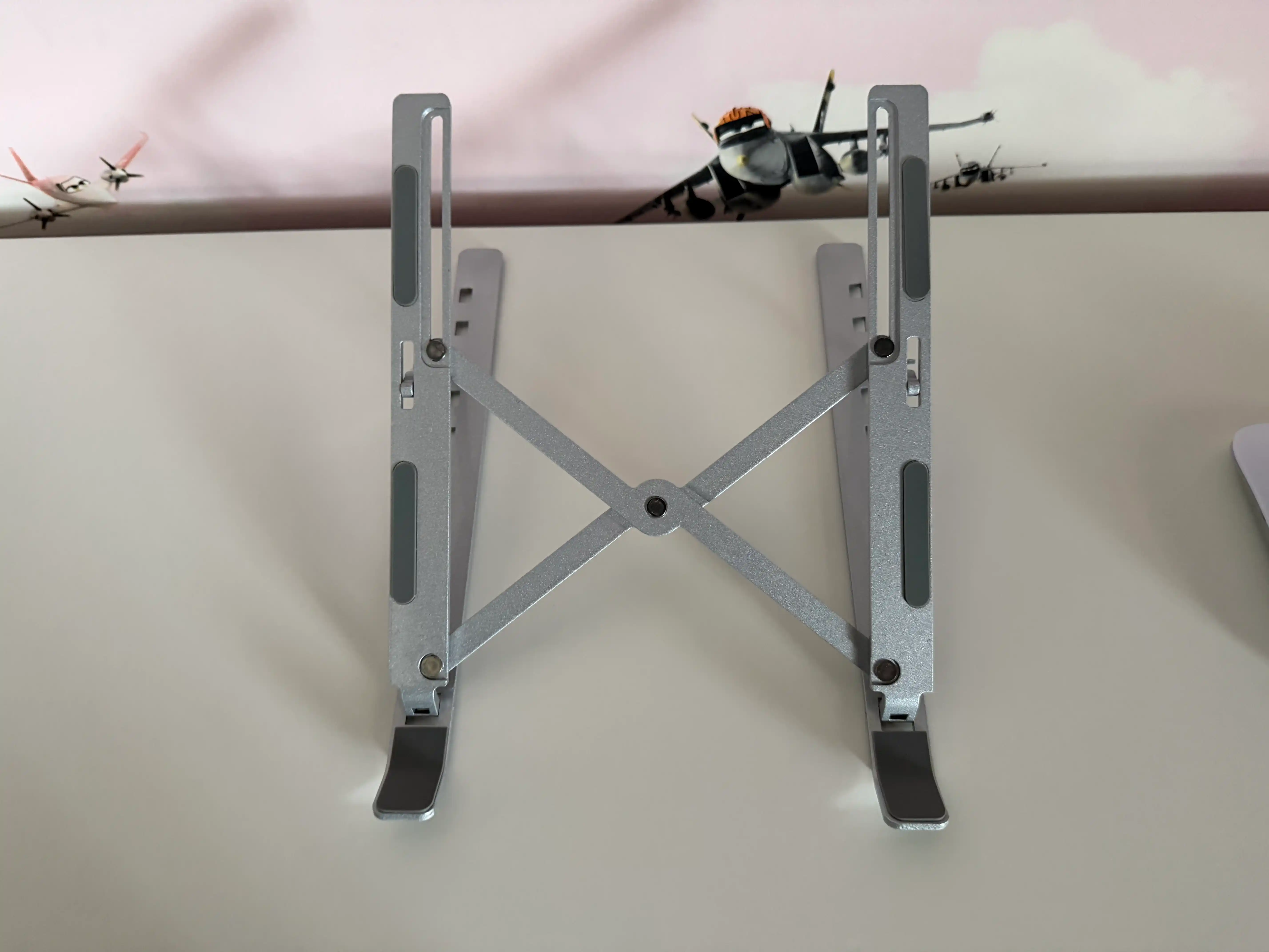 Noutbuk uchun taglik Sovutish, ergonomik dizayn, buklanadigan, sozlanadigan