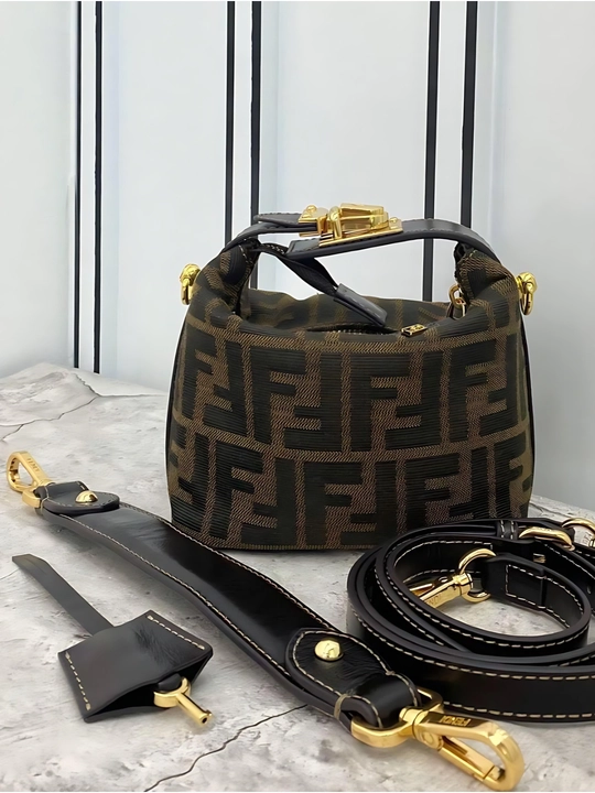 Ayollar sumkasi - FENDI ROMA modeli, yelka orqali, + sovg‘a qutisi, hujjatlar uchun