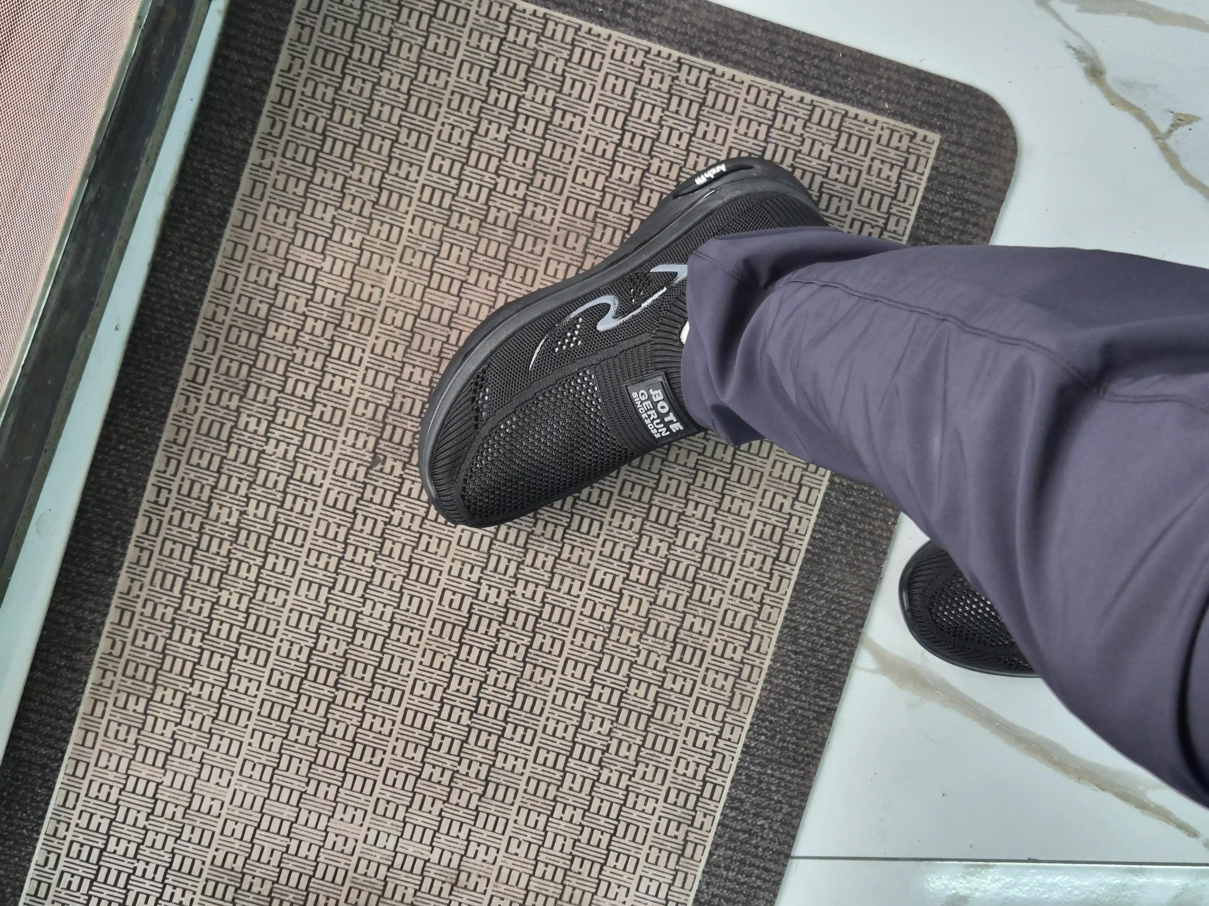 Erkaklar sliponlari, yengil, nafas oluvchi, yozgi, har kunlik qulay oyoq kiyim