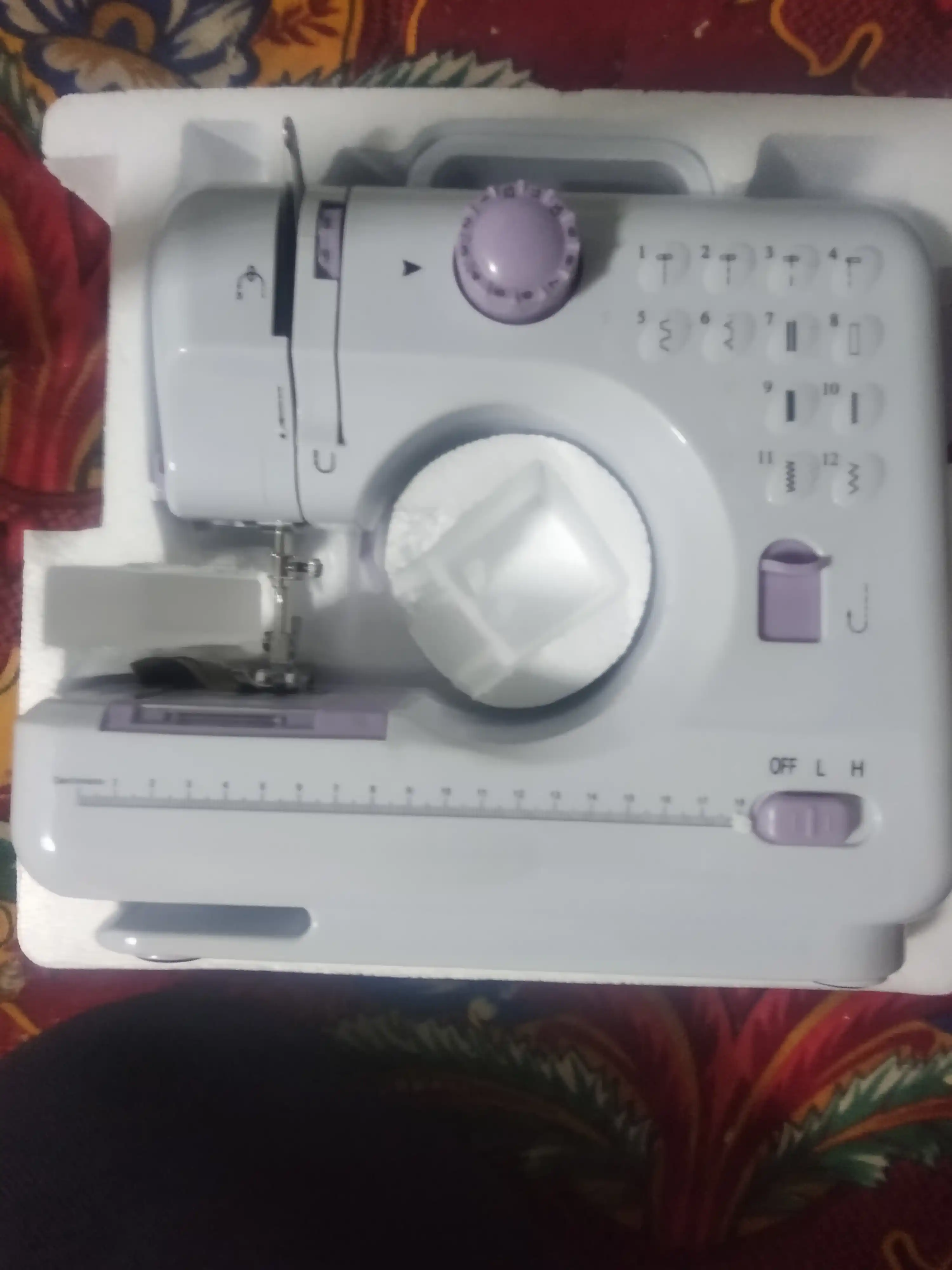 Uy uchun portativ tikuv mashinkasi, kichik tikuv mashinkasi, 12 tikmalar