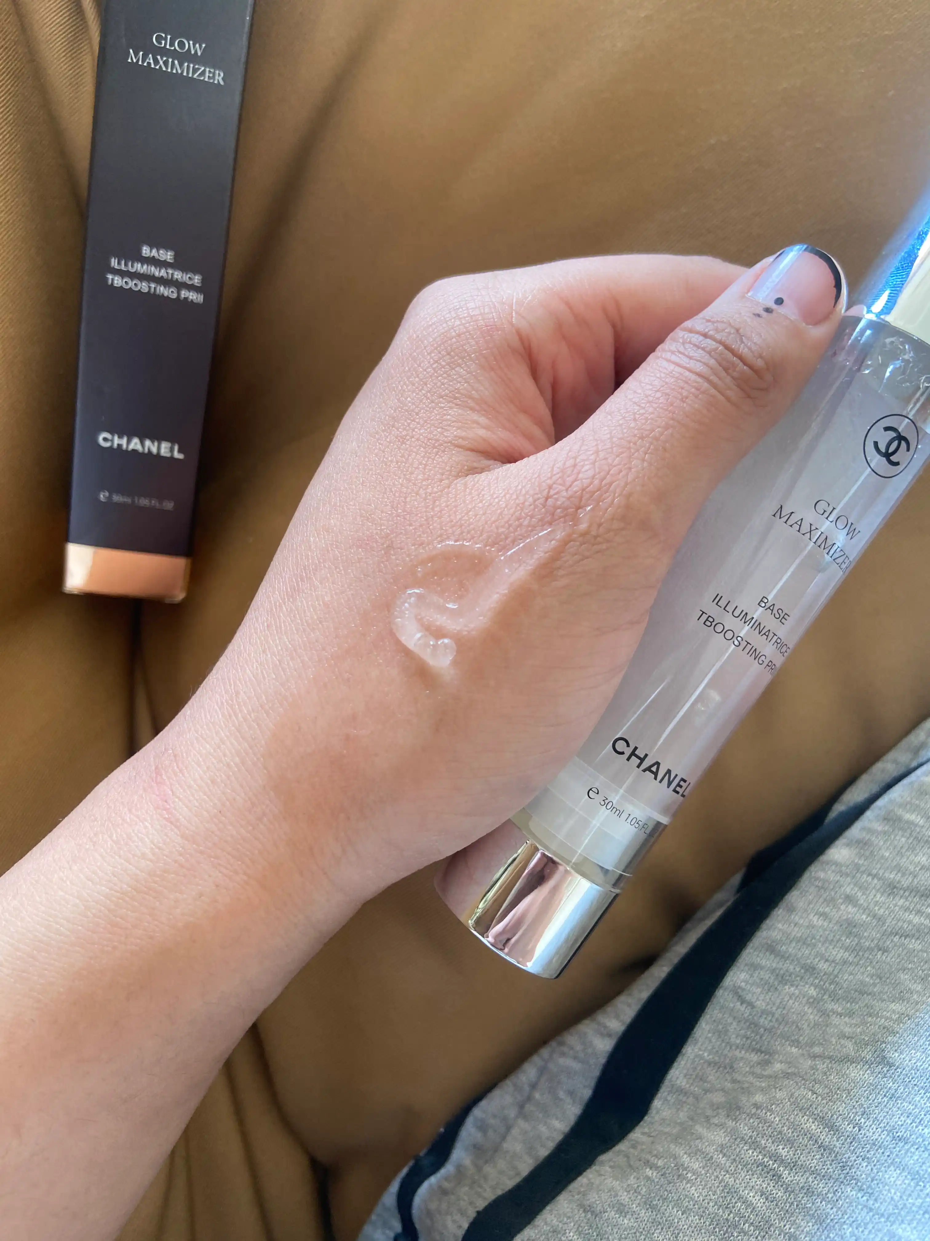 Chanel GLow Maximizer bo'yanish bazasi, namlaydi va silliqlaydi, 30 ml