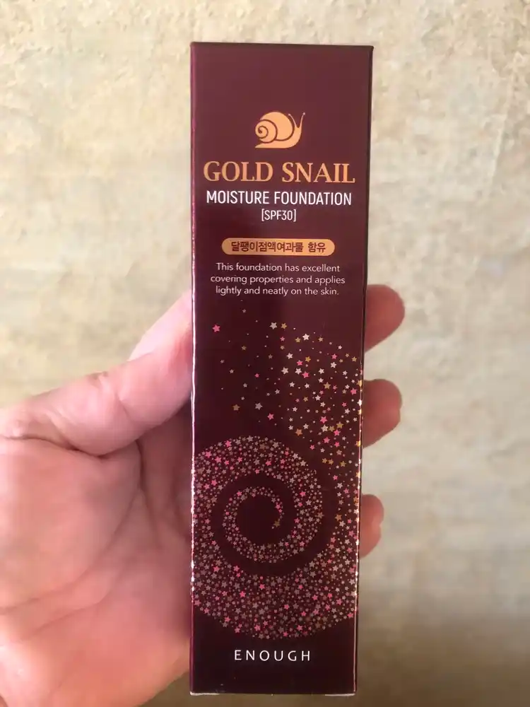 Enough Gold Snail tonal krem yuz uchun salyangoz mucinli SPF30 mat, barqaror, namlovchi