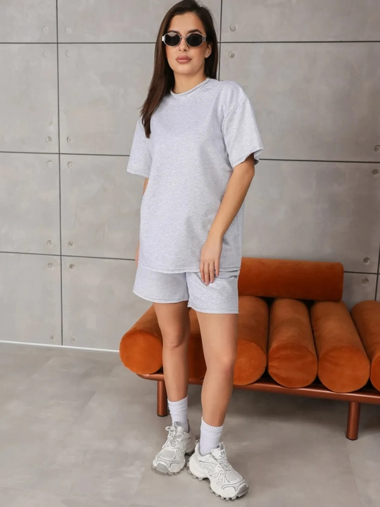 Ayollar yozgi futbolka short komplekti, erkin fason, harakatga qulay to‘plam