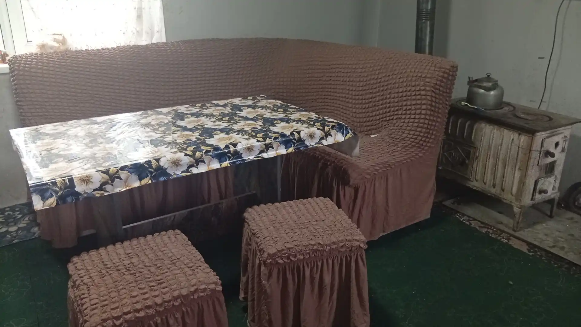 Universal chexol, oshxona burchakli mebeli uchun, pufik bilan
