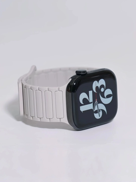 X Magnetic Silicone 4: жидкий силикон, дизайн 3 звена, магнитный ремешок