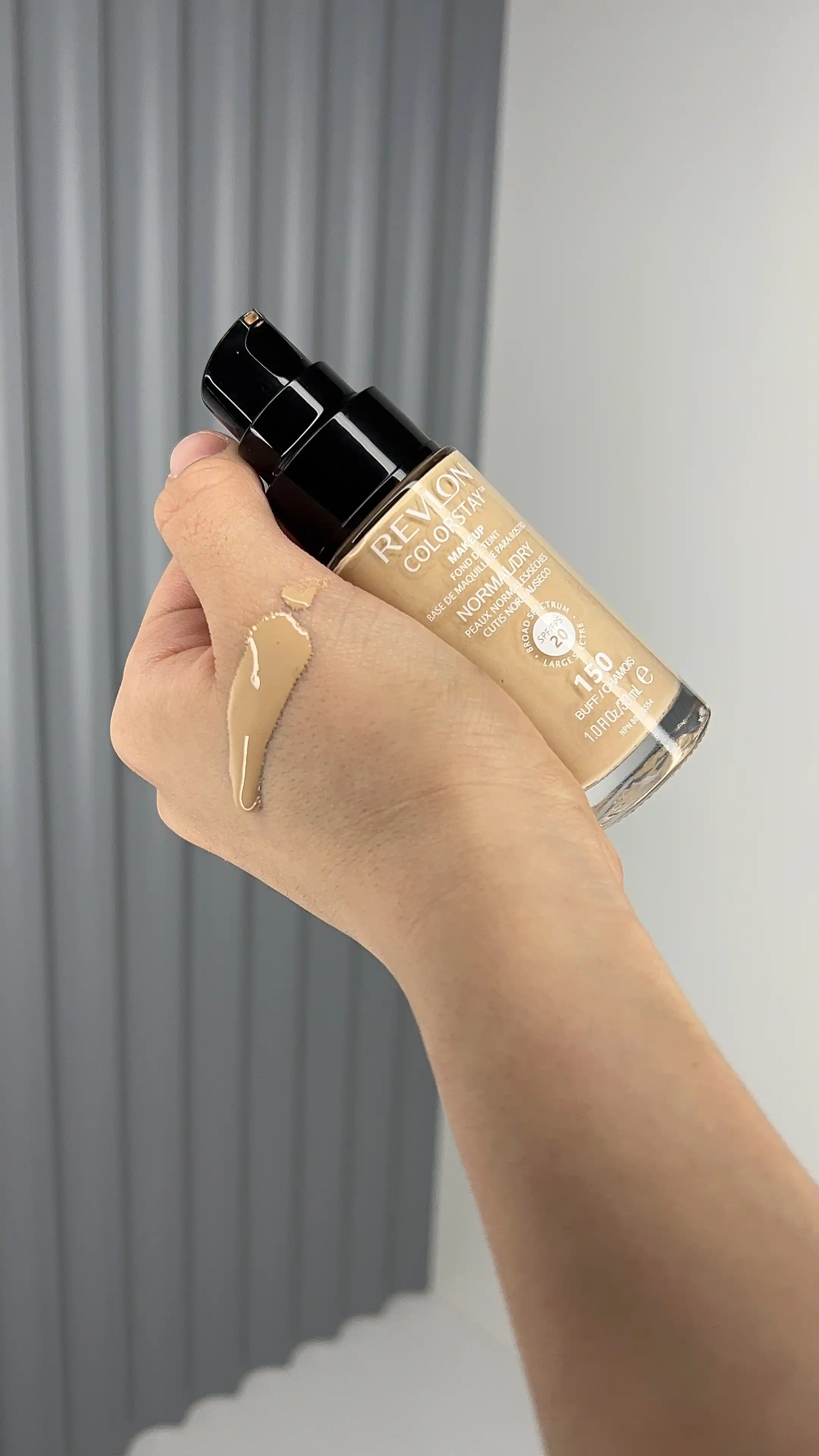 Normal va quruq teri uchun Revlon ColorStay 24h namlantiruvchi tonal kremi, 30 ml