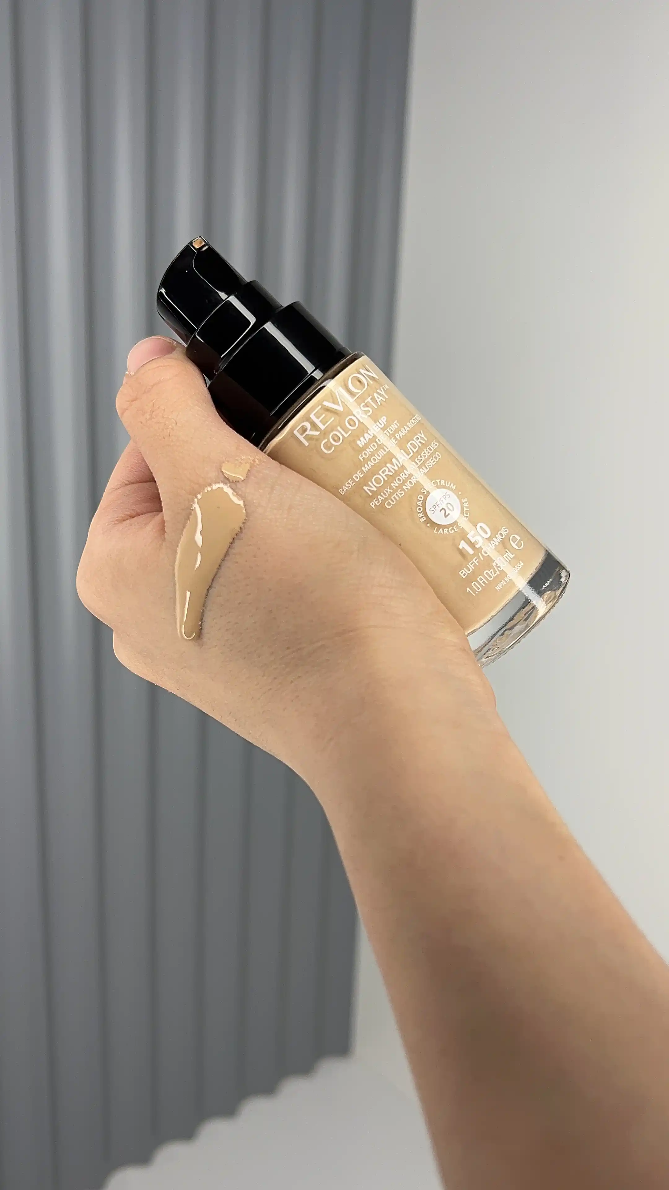 Normal va quruq teri uchun Revlon ColorStay 24h namlantiruvchi tonal kremi, 30 ml