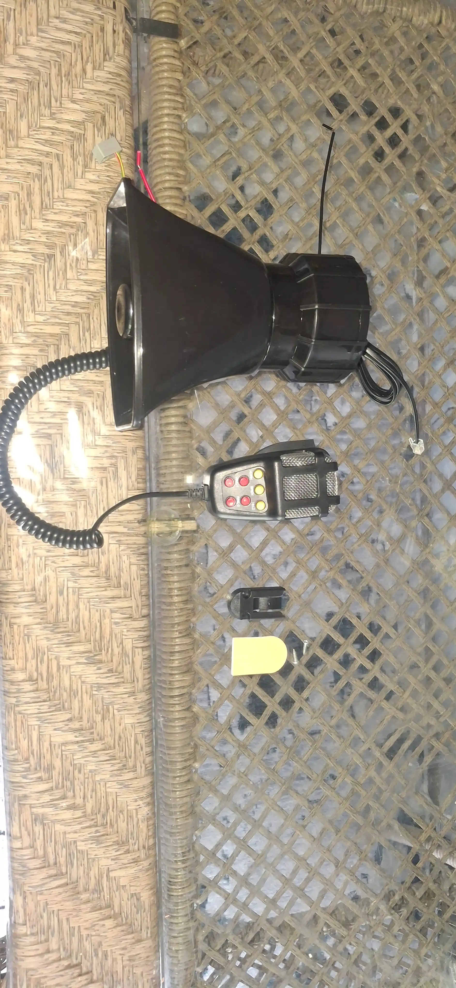 Sirena, karnay va mikrofon bilan SGU, 7 xil signal, 12V, 100W, 150 Db