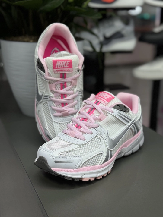 Кроссовки Nike Vomero – максимальный комфорт, амортизация и современный дизайн