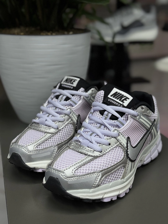 Кроссовки Nike Vomero – максимальный комфорт, амортизация и современный дизайн
