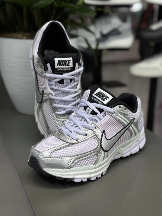 Кроссовки Nike Vomero – максимальный комфорт, амортизация и современный дизайн