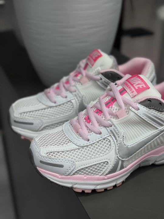 Кроссовки Nike Vomero – максимальный комфорт, амортизация и современный дизайн