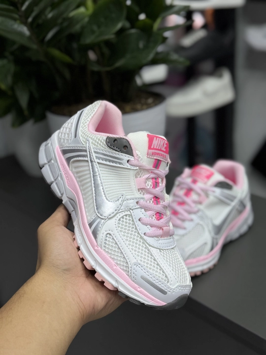 Кроссовки Nike Vomero – максимальный комфорт, амортизация и современный дизайн