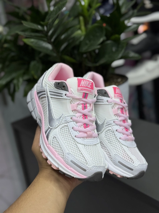 Кроссовки Nike Vomero – максимальный комфорт, амортизация и современный дизайн