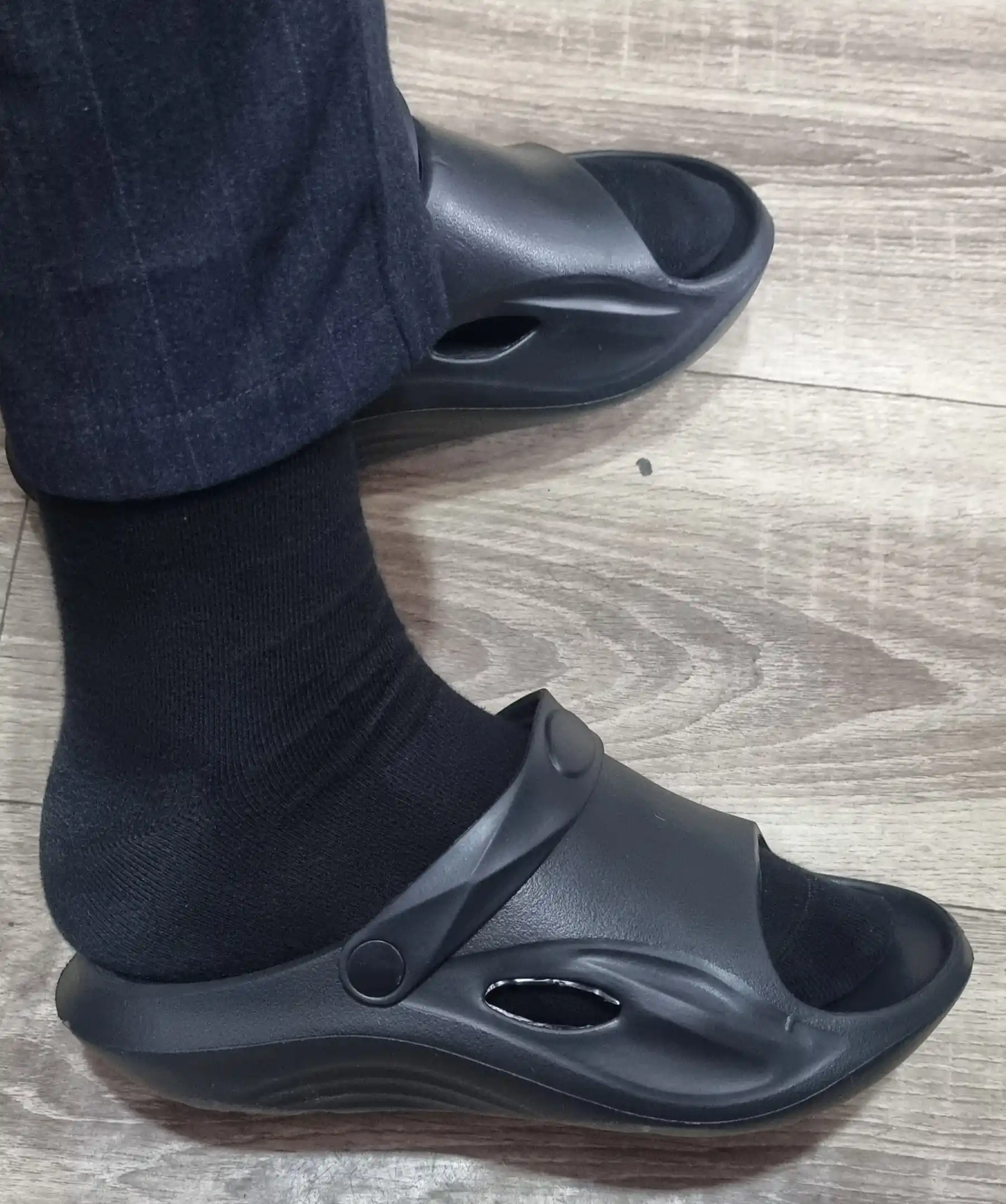 Erkaklar yengil sabosi, plyaj va kundalik kiyimlar uchun qulay, zamonaviy dizayn