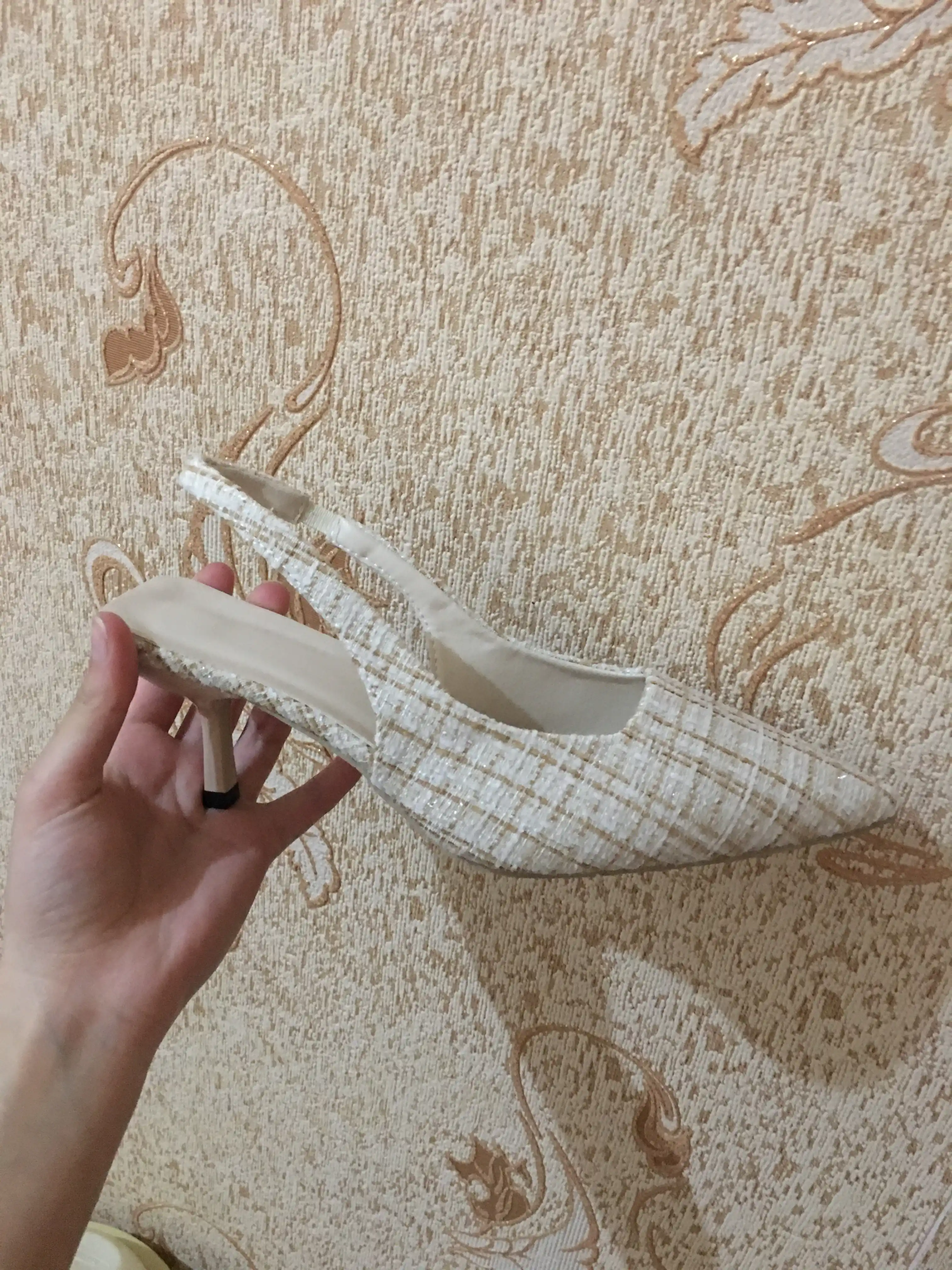 Ayollar uchun elegant tufli, slingback model, past poshna, qulay va zamonaviy dizayn
