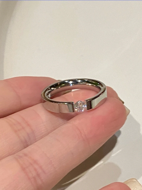Ayollar va qizlar uchun Nafis "Cartier" uslubidagi uzuklar
