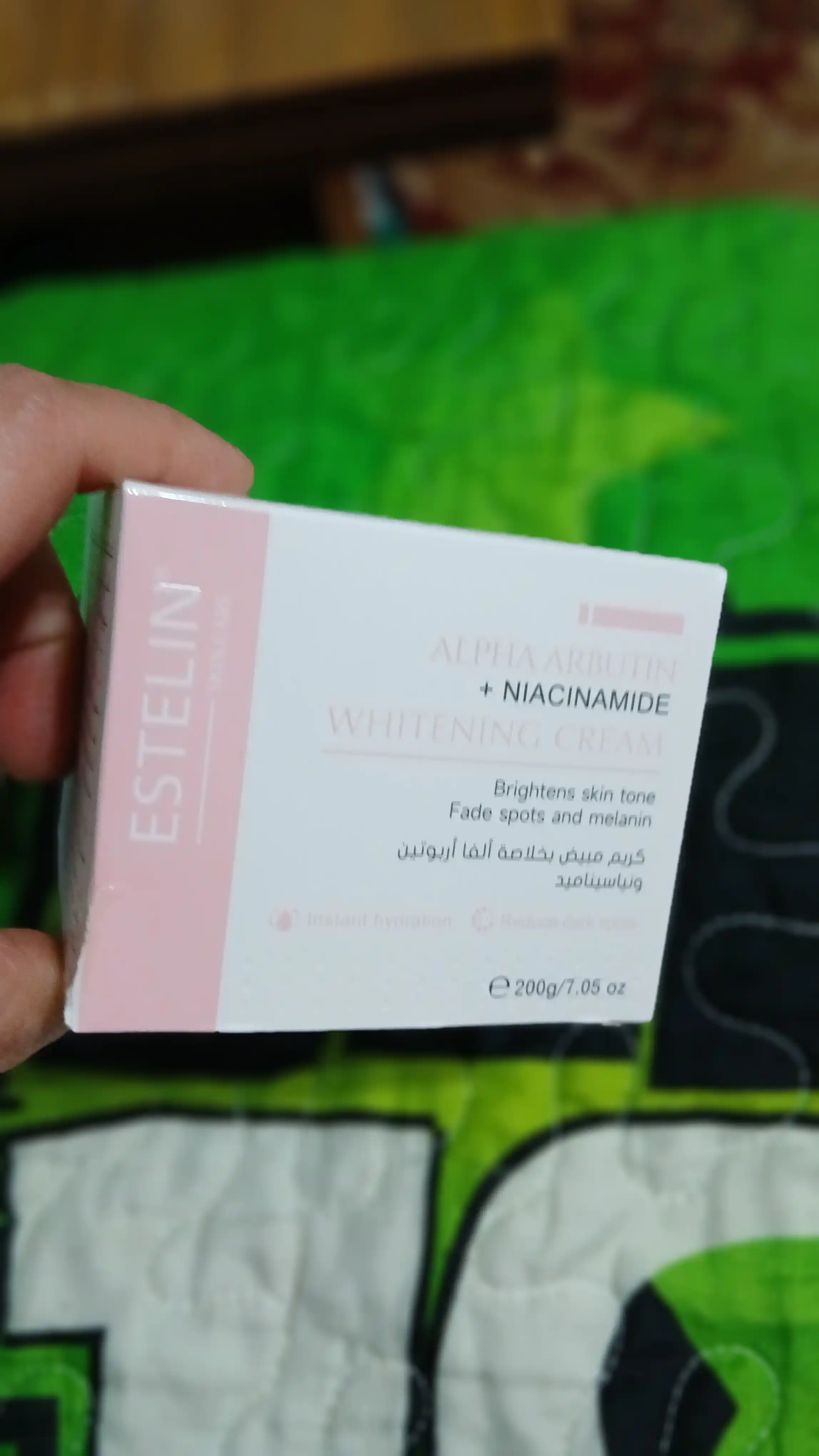 Estelin alfa-arbutin va niatsinamidli pigment dog‘lariga qarshi yuz kremi, 200 g