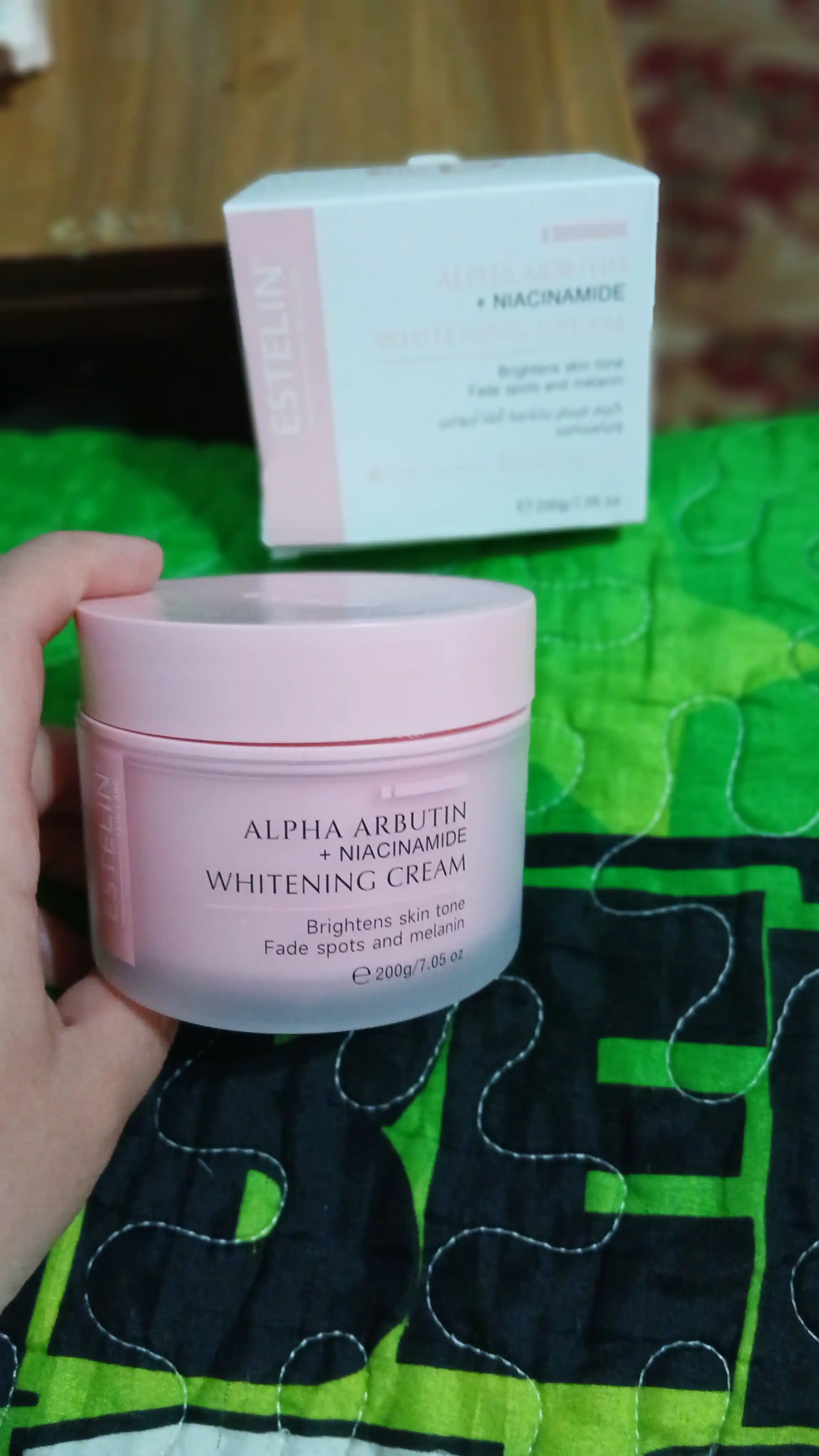 Estelin alfa-arbutin va niatsinamidli pigment dog‘lariga qarshi yuz kremi, 200 g