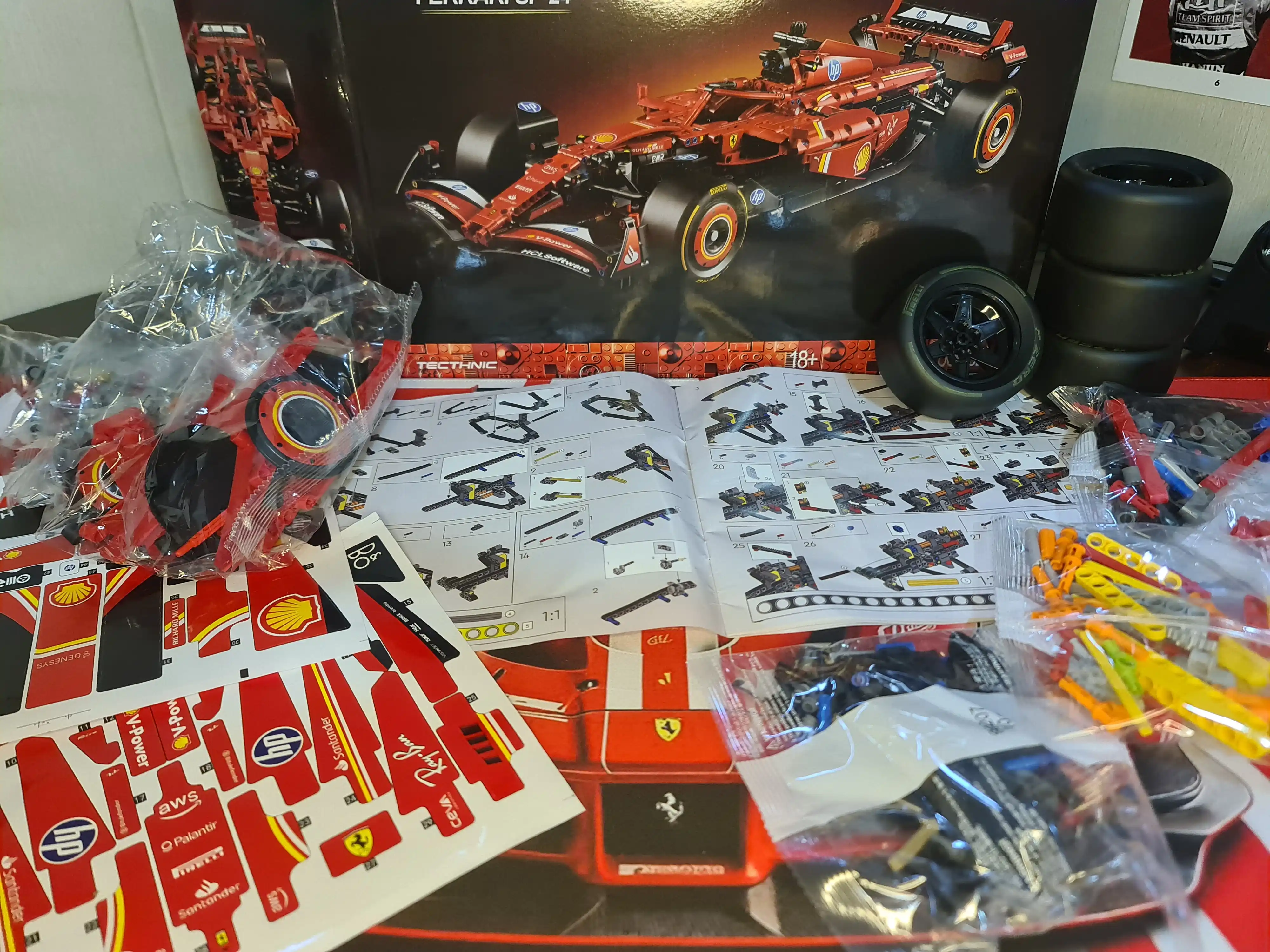 Formula 1 poyga mashinasi konstruktori, katta model 1:8 Technic, LEGO bilan mos keladi