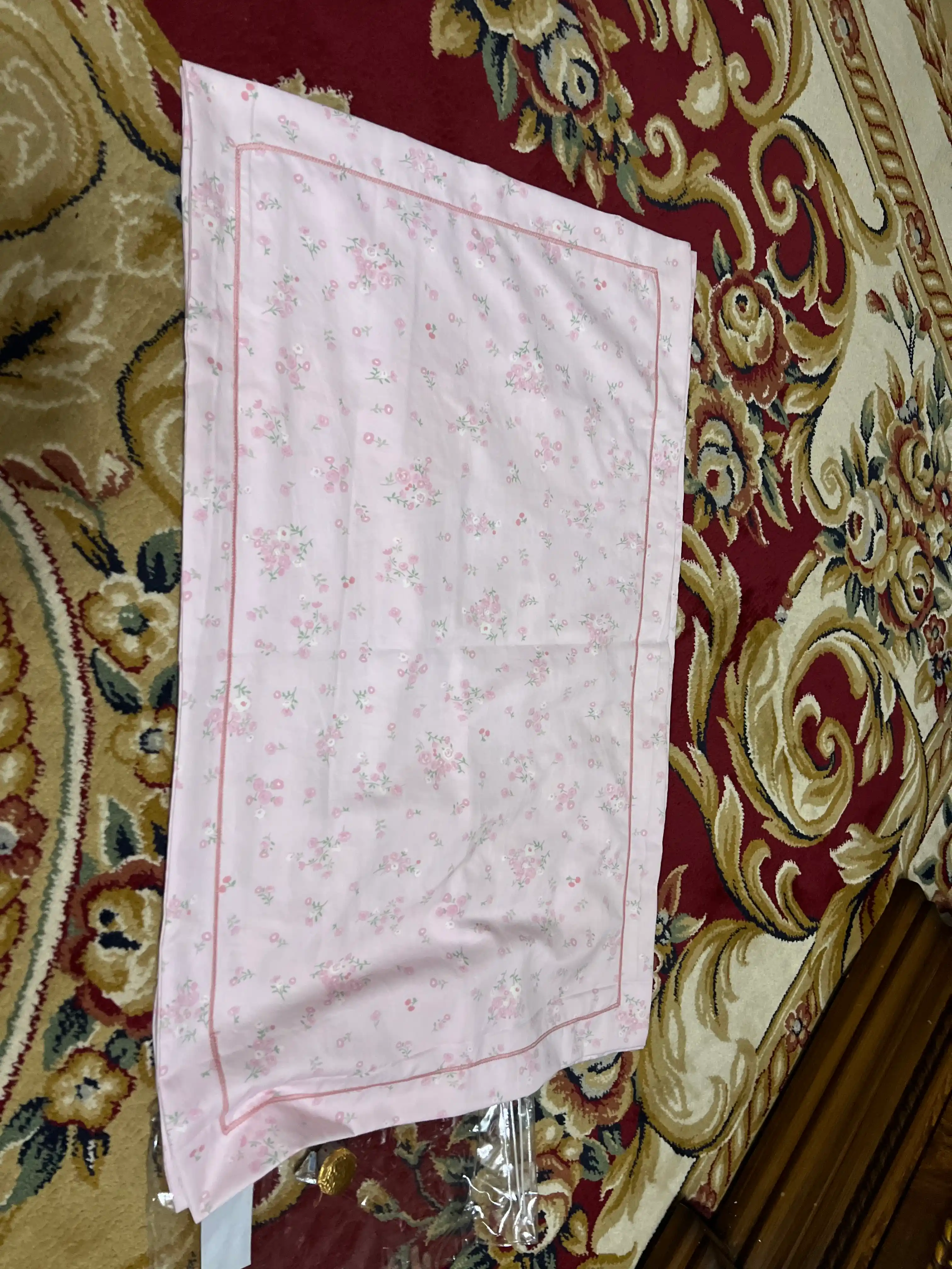 Yostiq jildlari 2 dona (juft), o‘lchami: 50 × 75 sm, 70 * 70, materiali: satin