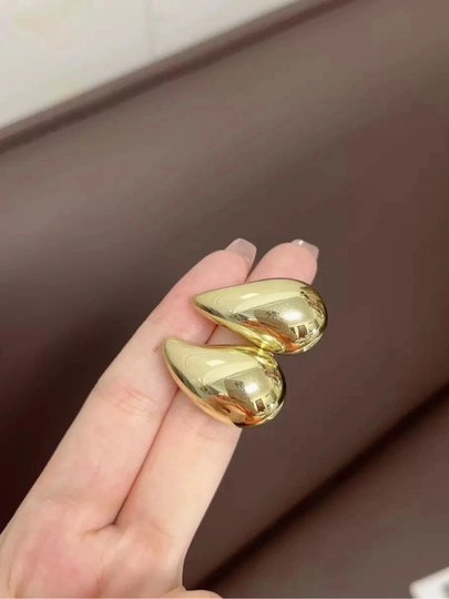Женские серьги, очарование и элегантность