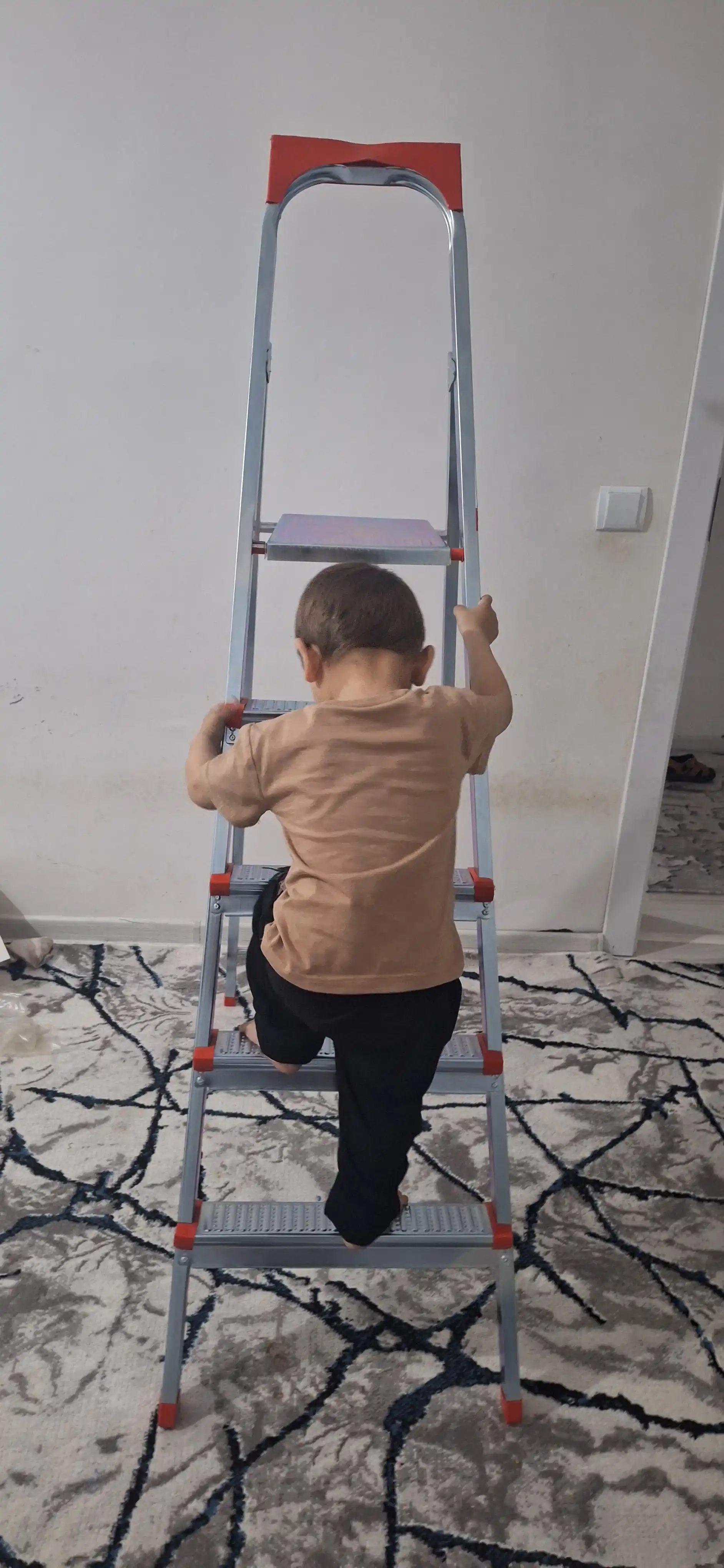 Narvon po'latdan Perilla UFUK, yig'iladigan zinapoya stremaynka, 3 dan 10 ta pog'onali
