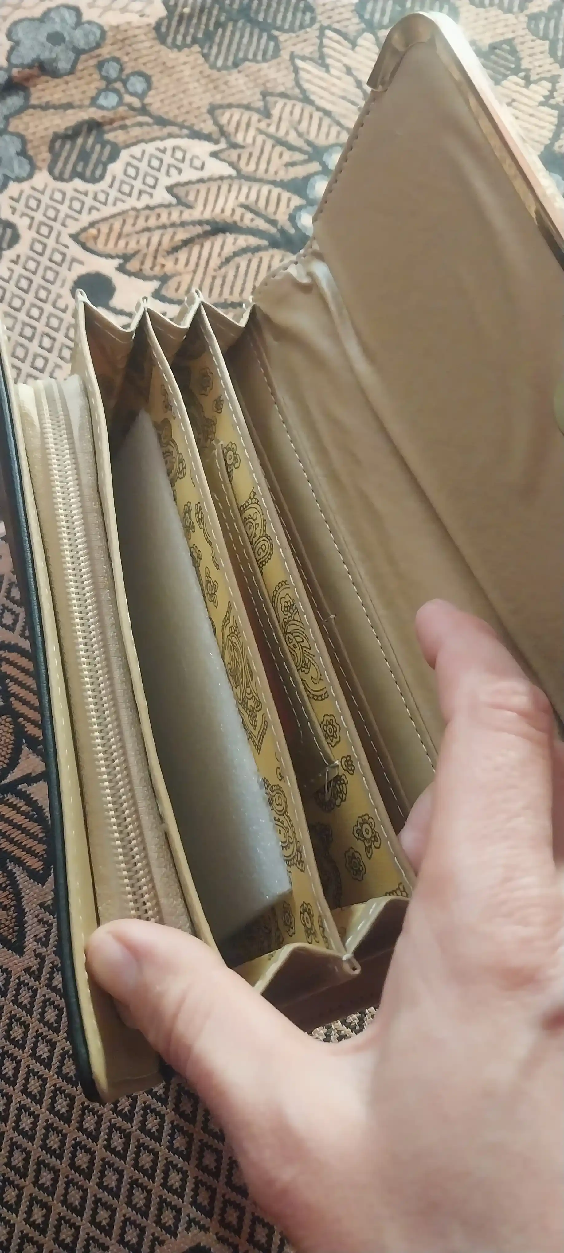 Ayollar hamyoni kashelok eko charm, 5+ karta, ID oynali, 3 ta pul bo‘limi