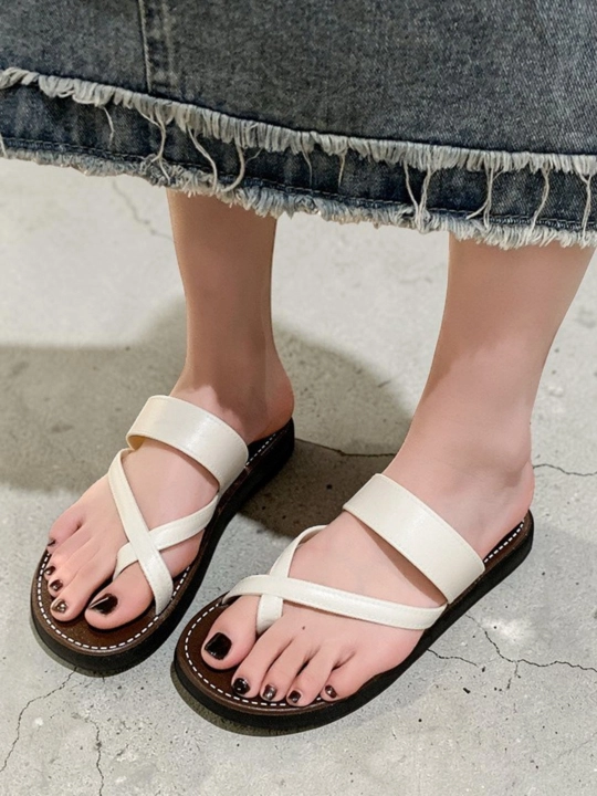 Ayollar flip-floplari, yoz, engil