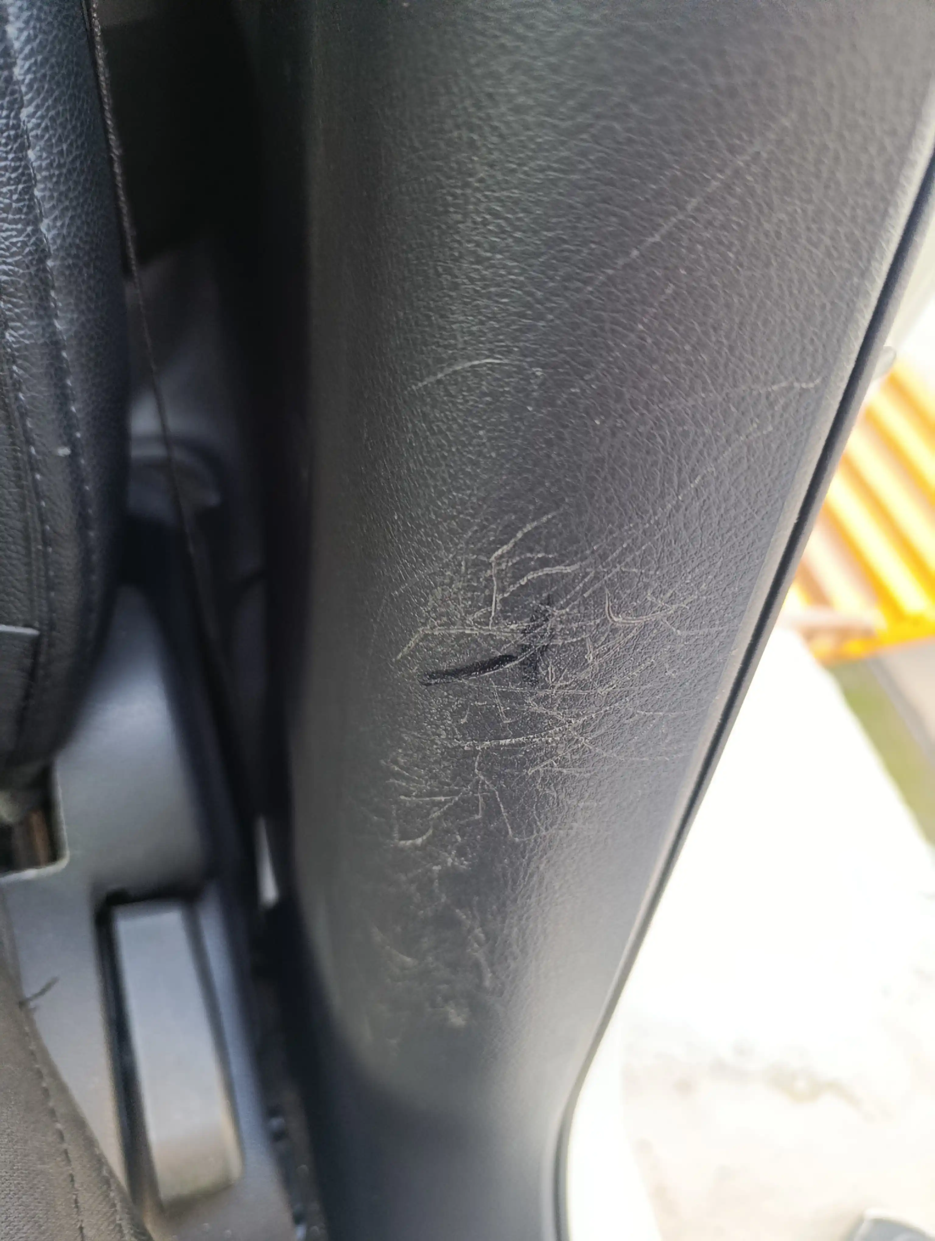 Восковая паста для восстановления салона автомобиля - средство по уходу за салоном