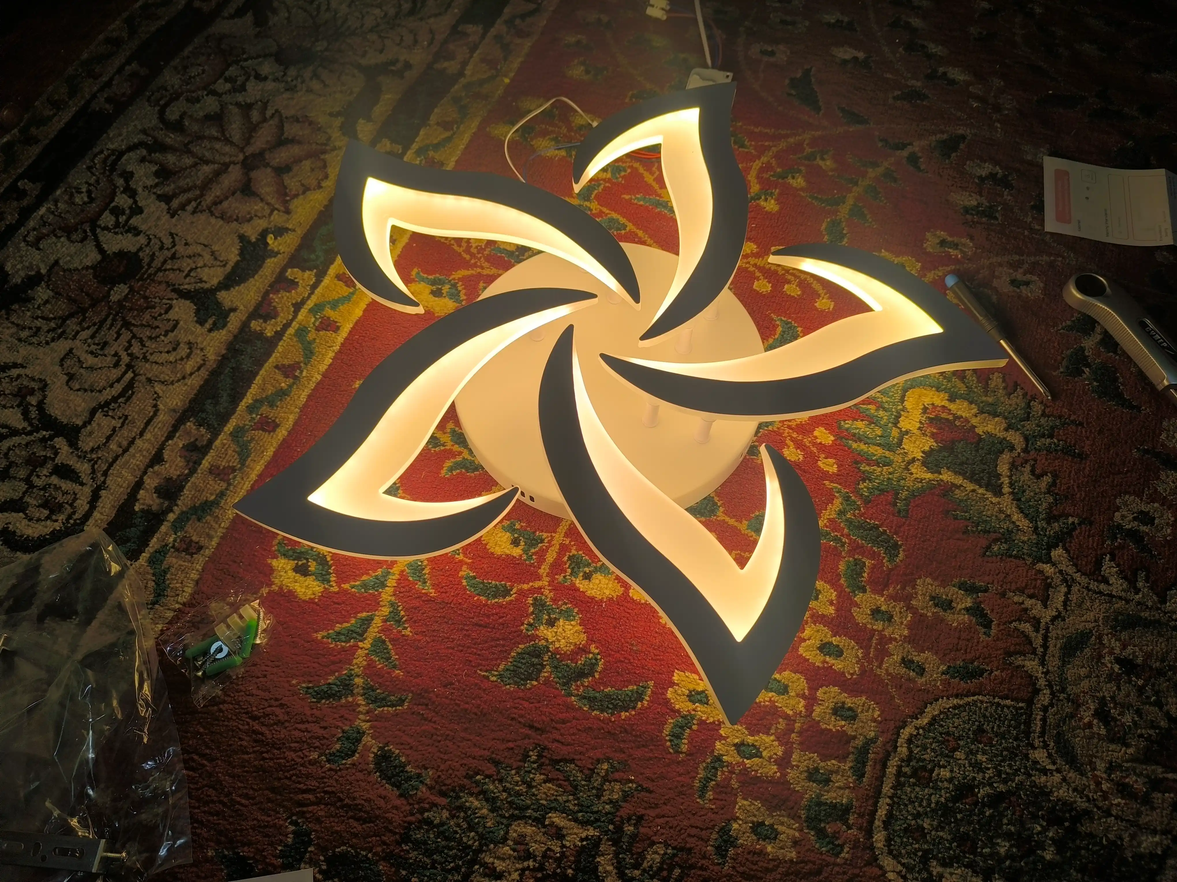 Shift qandil, yorug‘lik diodli, pultli, 3 xil yoritish rejimi, yorqinlikni sozlash
