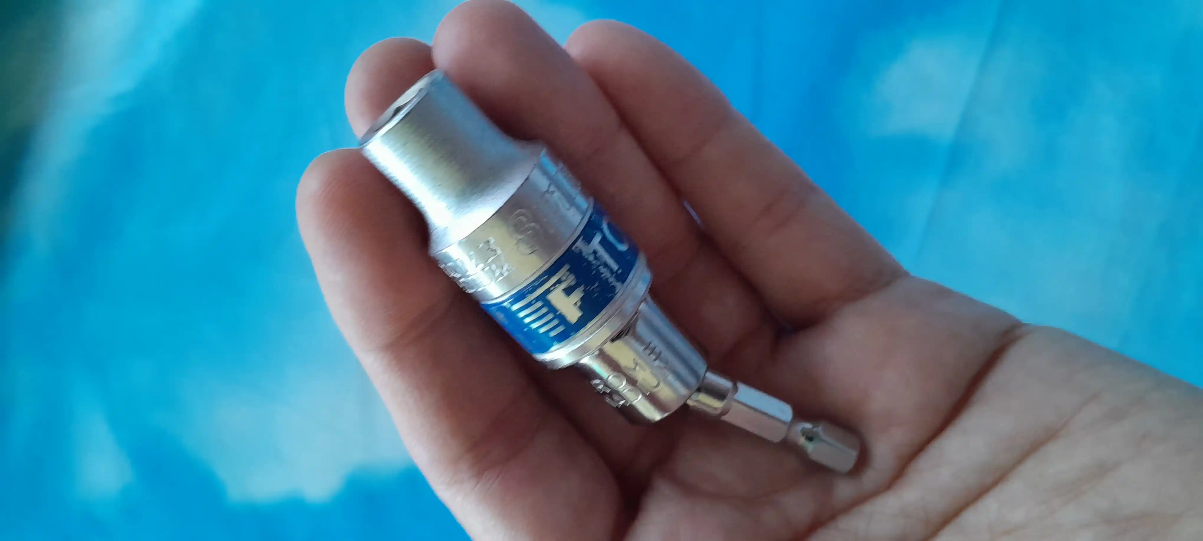 Burchakli adapter, magnit bit ushlagichi bilan burchakli