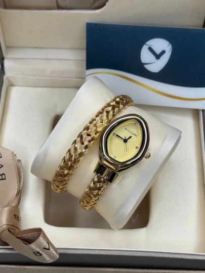 Часы женские наручные, змея Bvlgari кварцевые, со стразами + масляные духи в подарок — 201115-BVULGARITEZ13-ЗОЛОТ