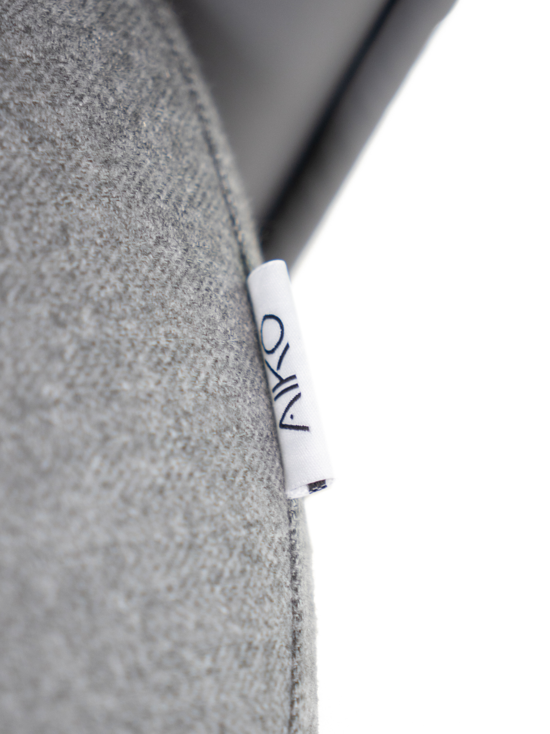 Divan AIKO Comfy, uy va offis uchun, metall oyoqlari, 150 x 70 x 72 sm