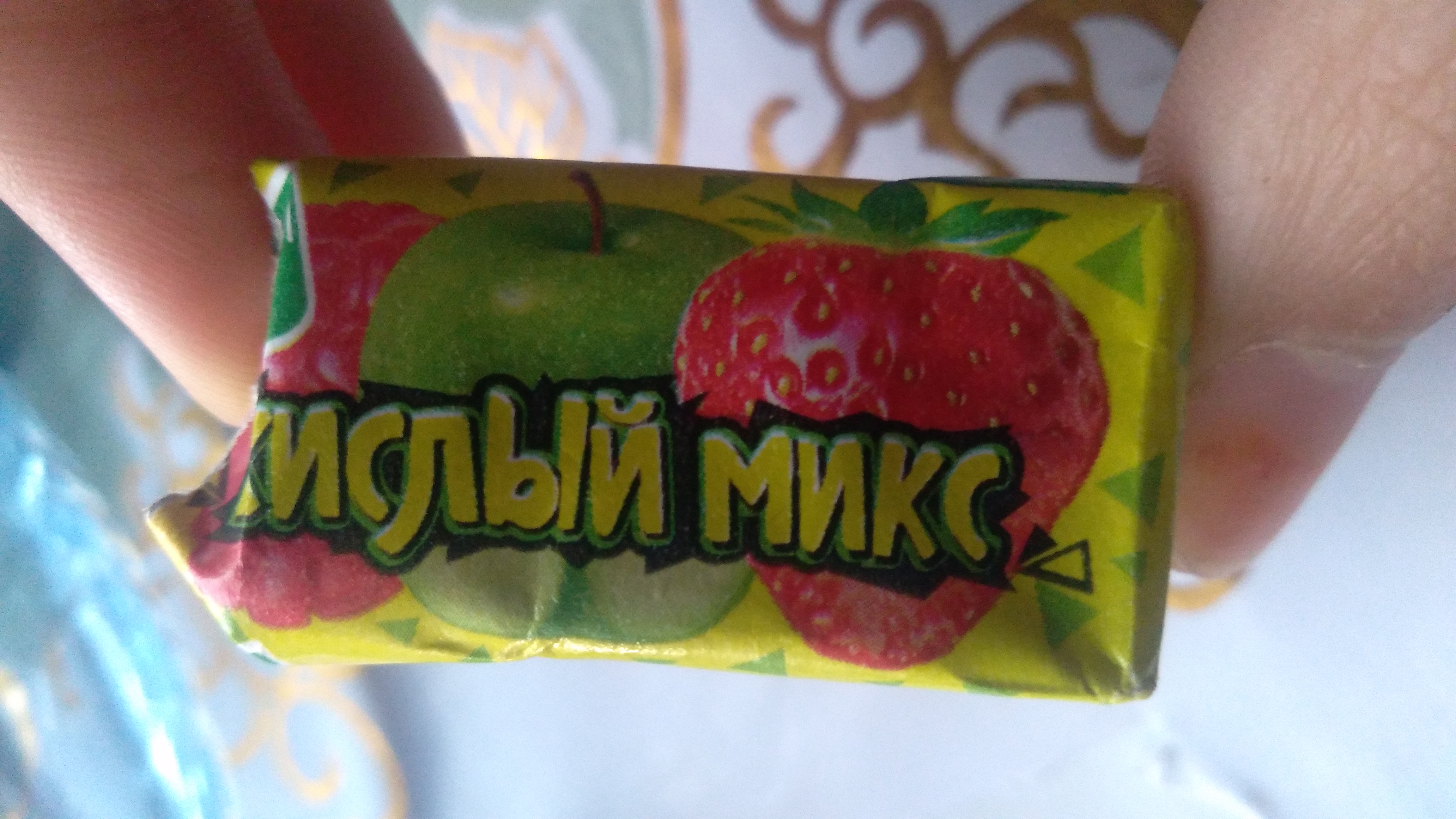 Chaynash konfetlari "Fruit-tella" Nordon aralashmasi 2 da 1, 41 g