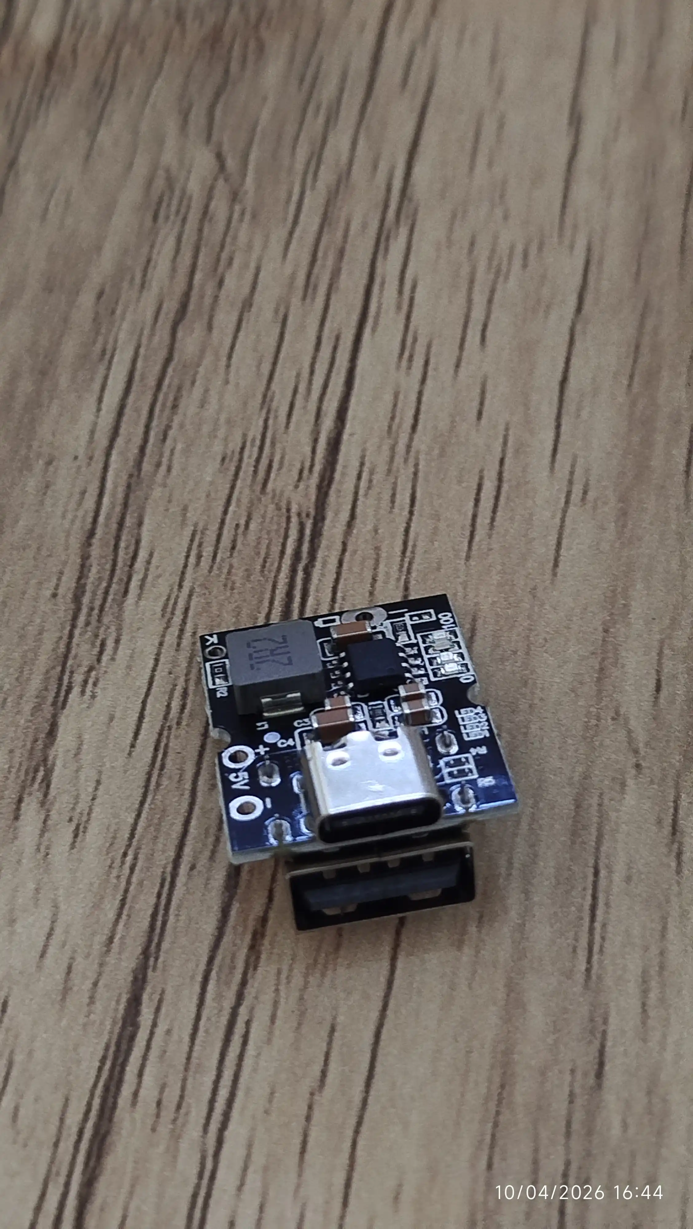 TYPE-C kirish va USB-A chiqishi 5V 2A bo'lgan PowerBANK moduli