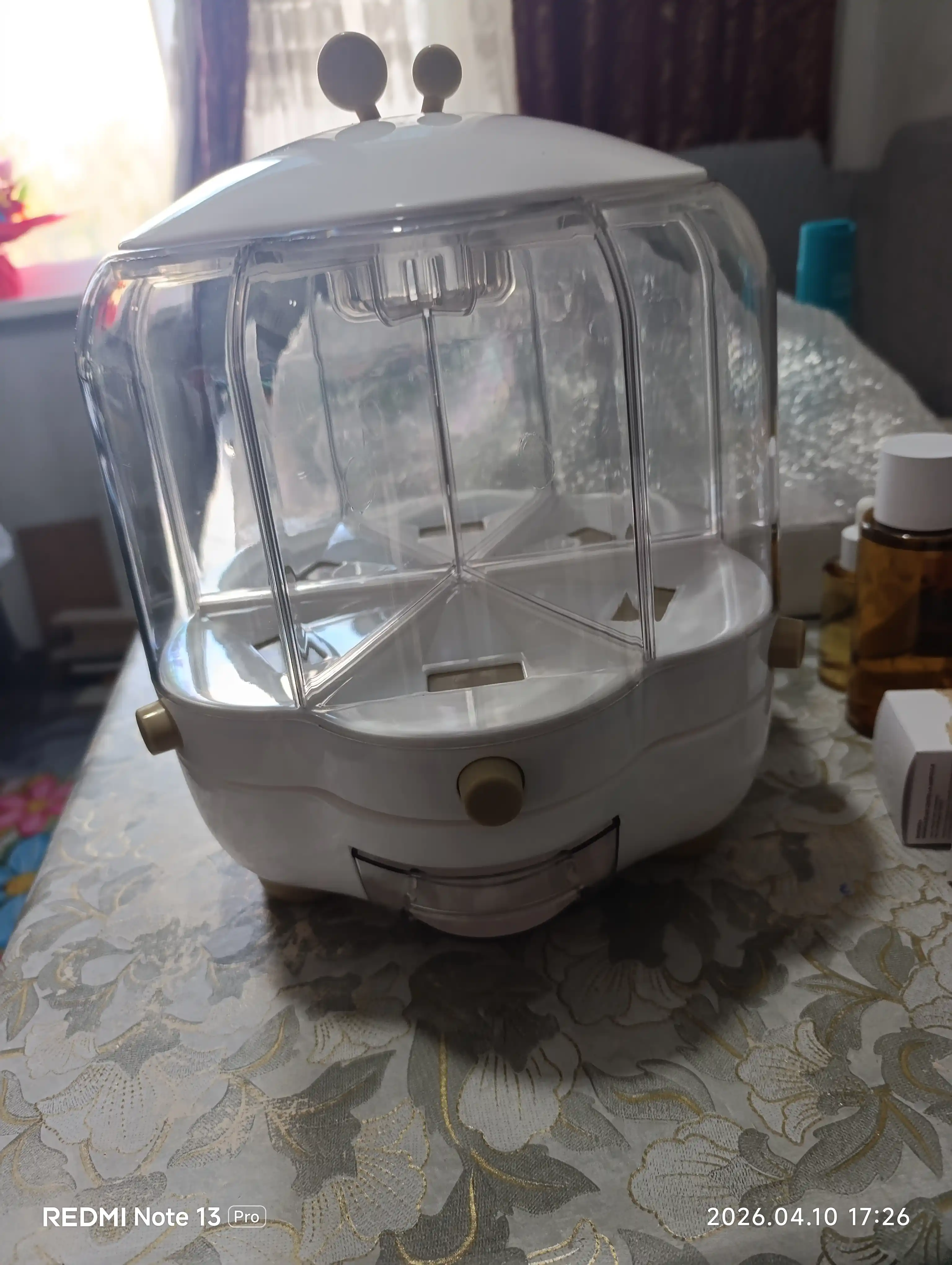 Yormalarni saqlash uchun  konteyner-dispenser, dozator bilan, 6 ta bo‘limdan, 12.5 l