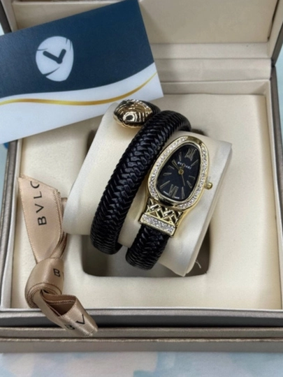 Часы женские наручные, змея Bvlgari кварцевые, со стразами + масляные духи в подарок — 152011-BVULGARIZMEYKA11OLTIN1-ЧЕРНСТЕ