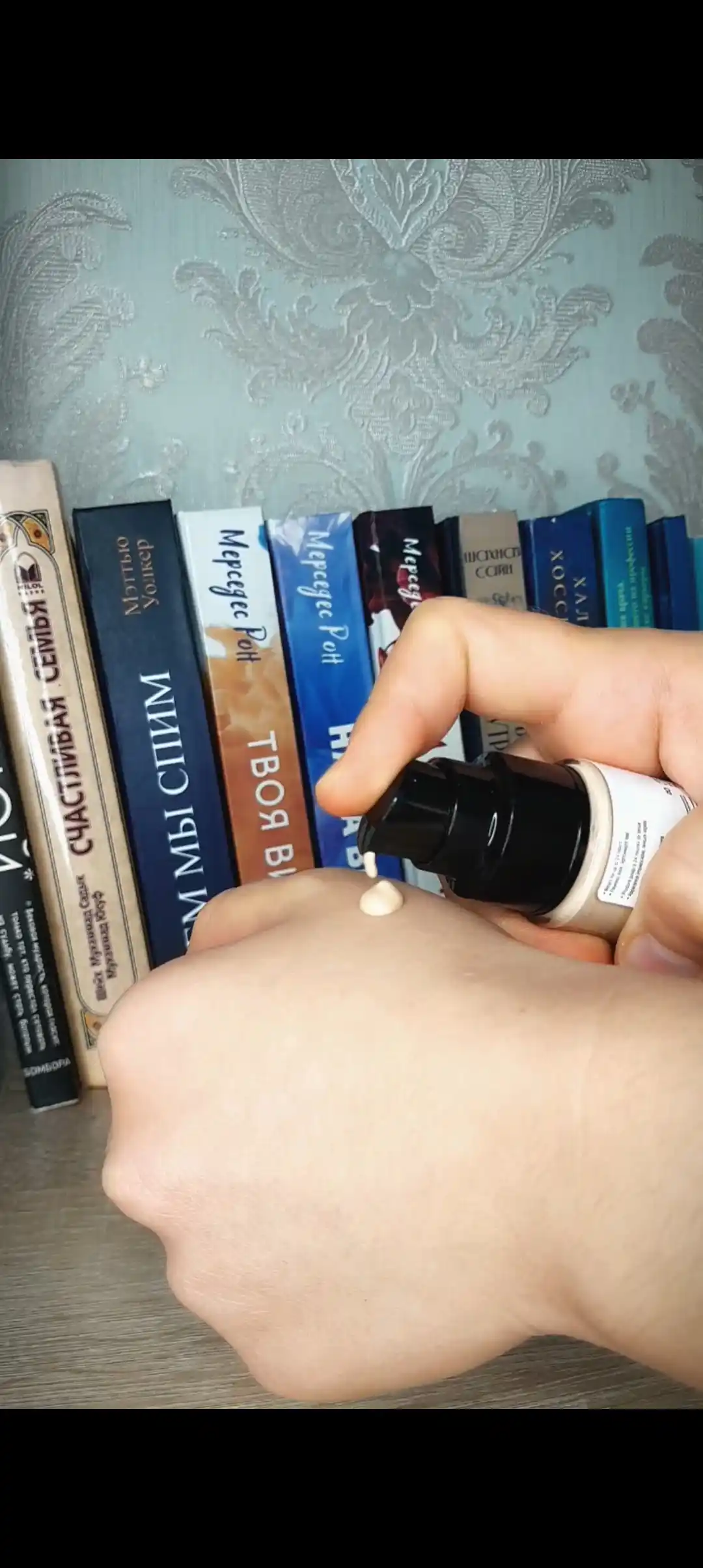 Normal va quruq teri uchun Revlon ColorStay 24h namlantiruvchi tonal kremi, 30 ml