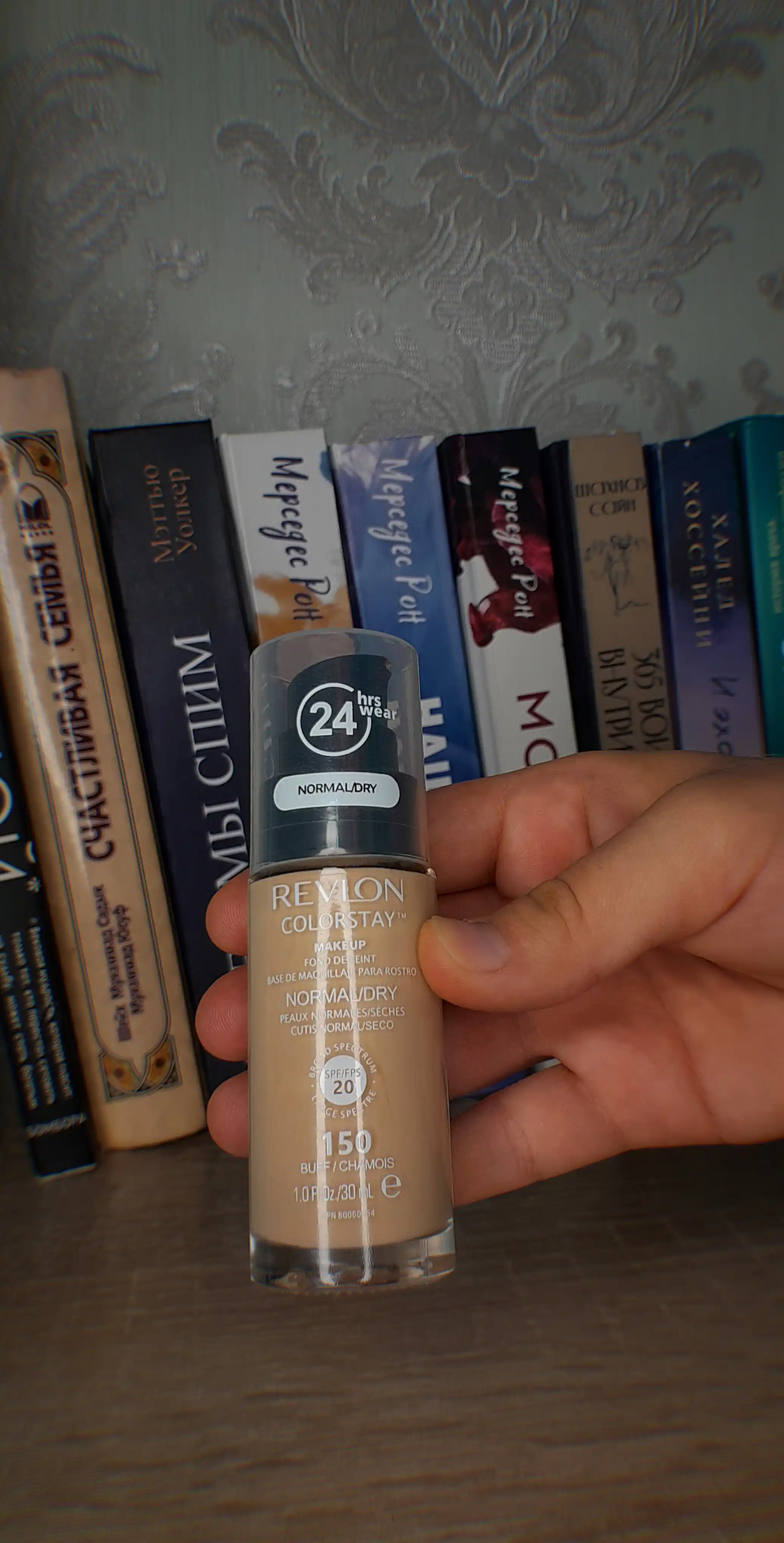Normal va quruq teri uchun Revlon ColorStay 24h namlantiruvchi tonal kremi, 30 ml