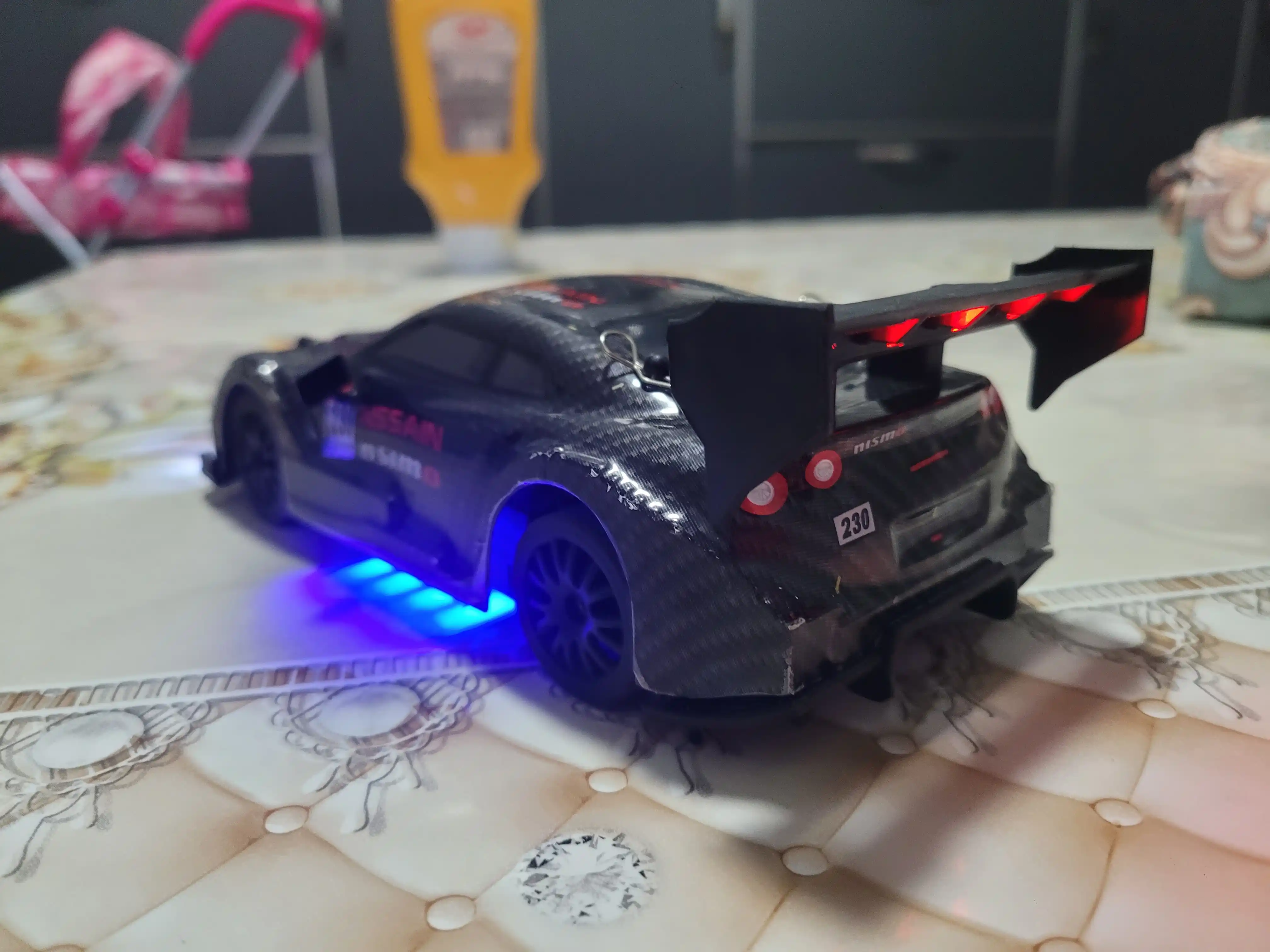 Дрифт-машинка RC 1:24 на пульте, 4WD, LED, Drift Car с комплектом, с высокой скоростью