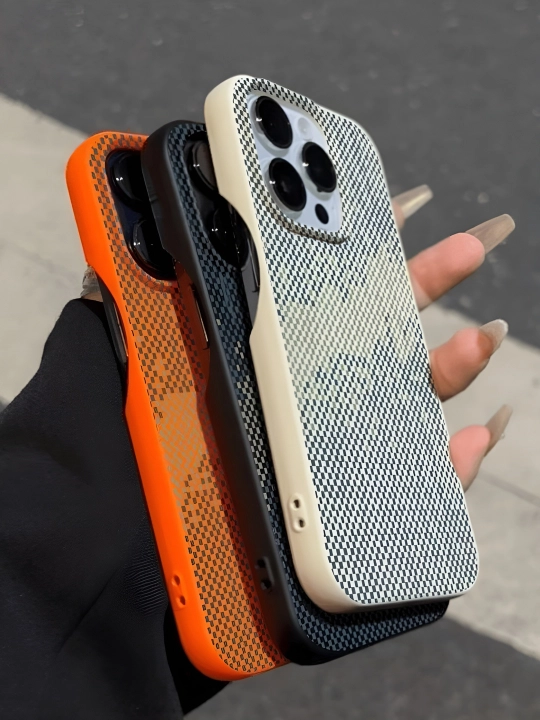 Iphone 17 pro max uchun ajoyib dizayindagi gilof
