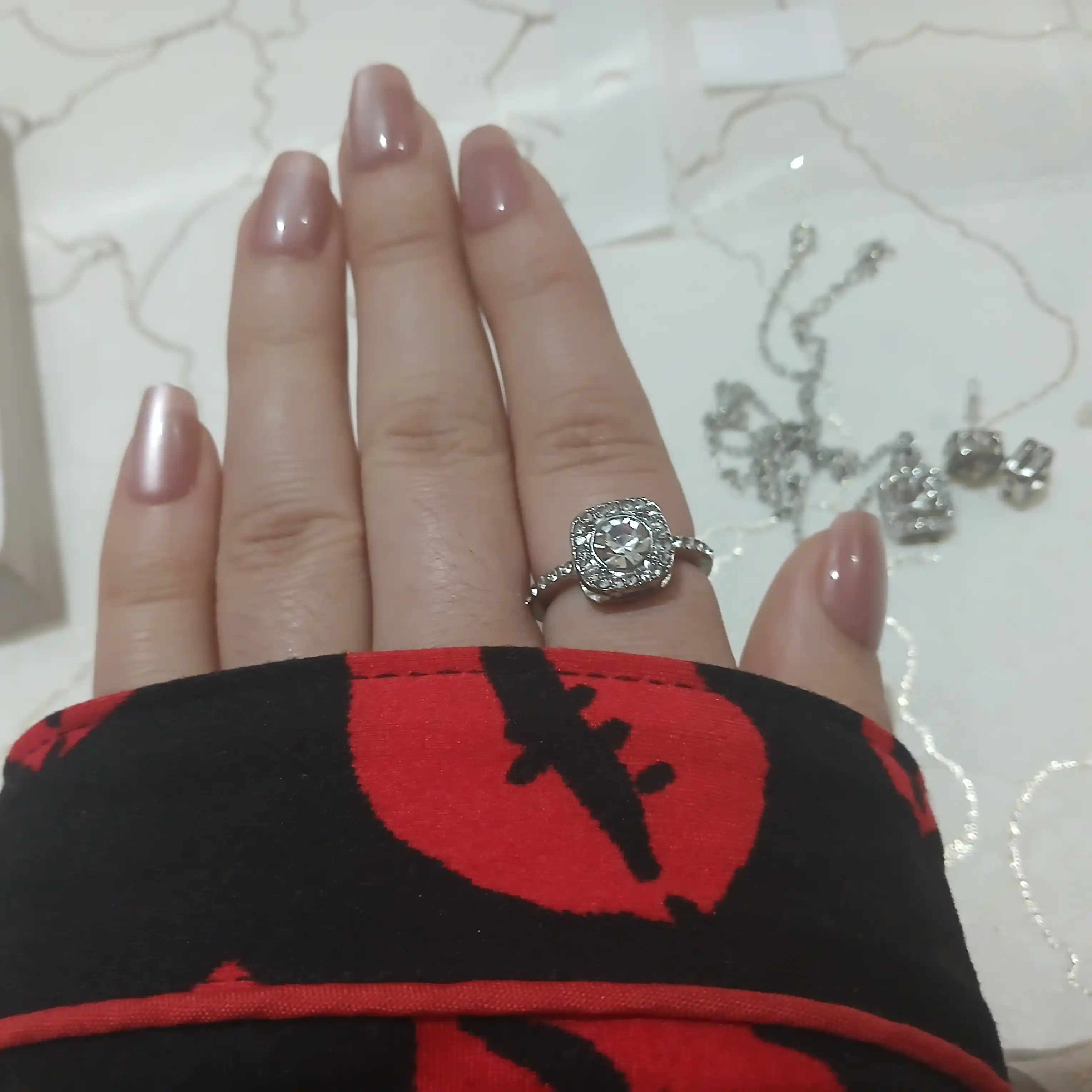 Ayollar taqinchoqlar to‘plami, marjon, zirak, uzuk, taqinchoqlar to‘plami
