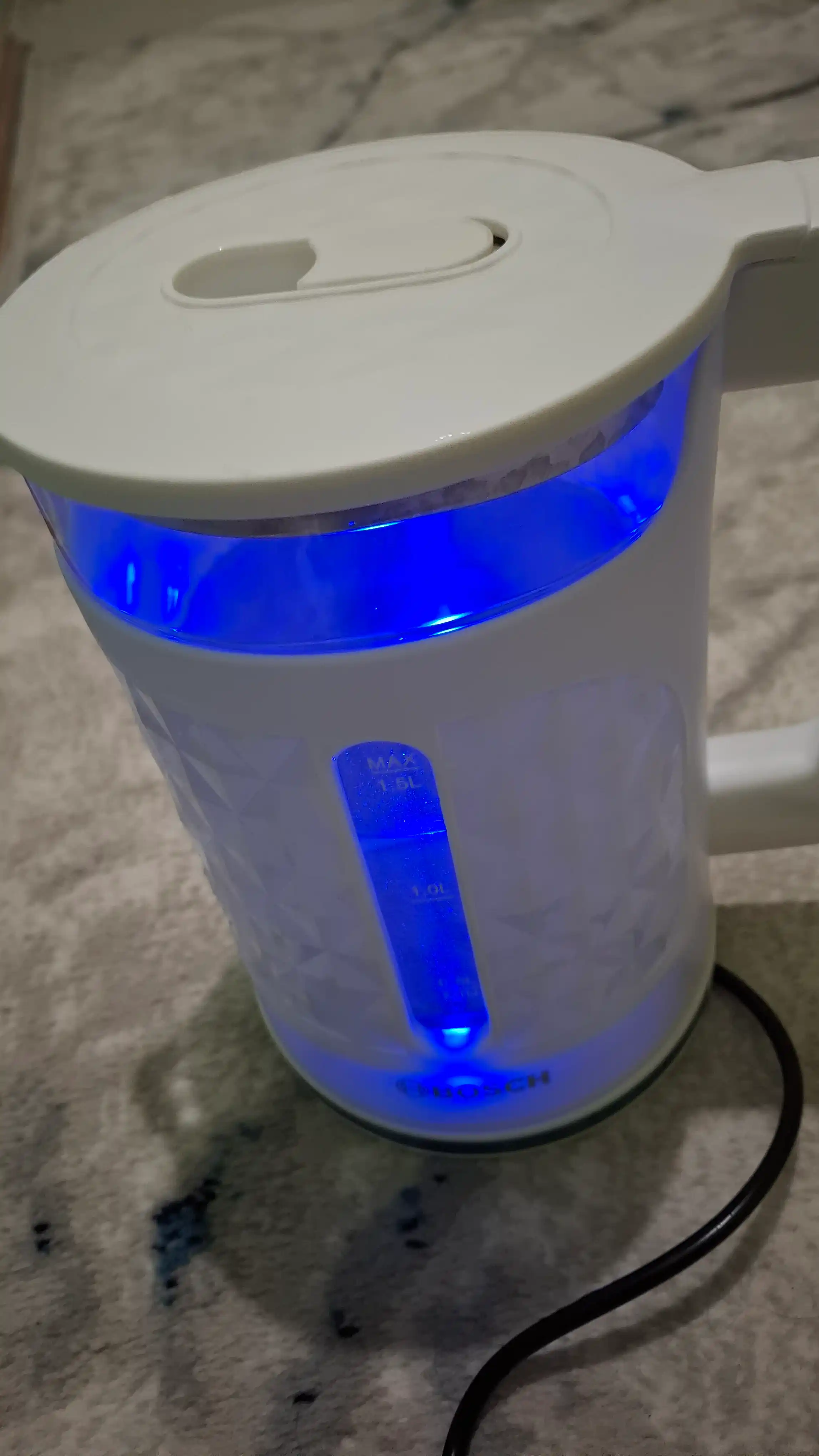 BOSCH Elektr choynak 2L — LED yoritgichli, 2000W quvvatli,tez qaynatuvchi, Germaniya sifat
