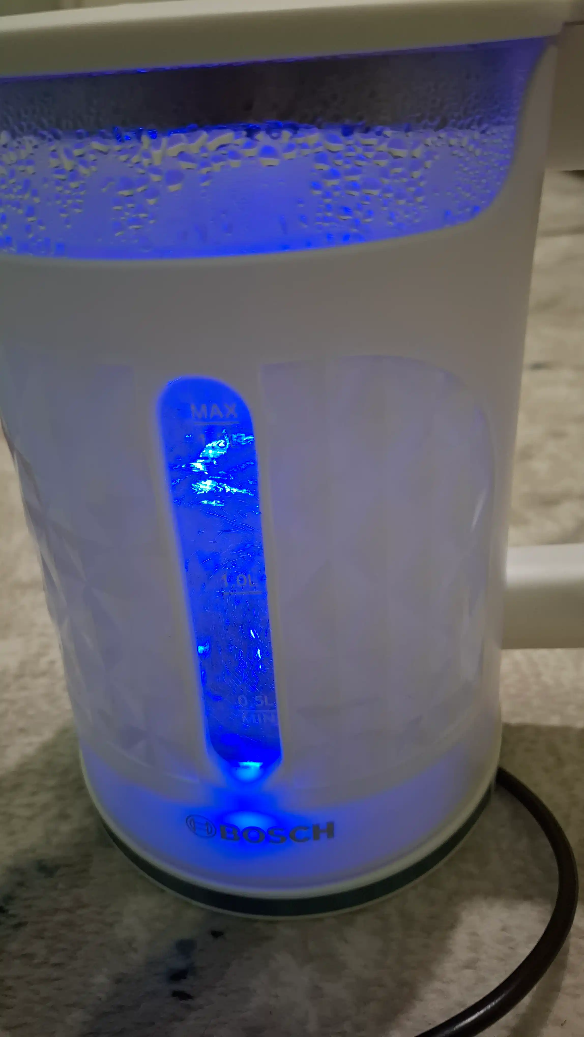 BOSCH Elektr choynak 2L — LED yoritgichli, 2000W quvvatli,tez qaynatuvchi, Germaniya sifat