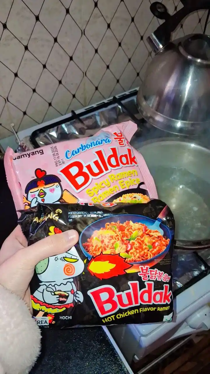 Лапша быстрого приготовления BULDAK CARBONARA HOT CHICKEN RAMEN, 140 г