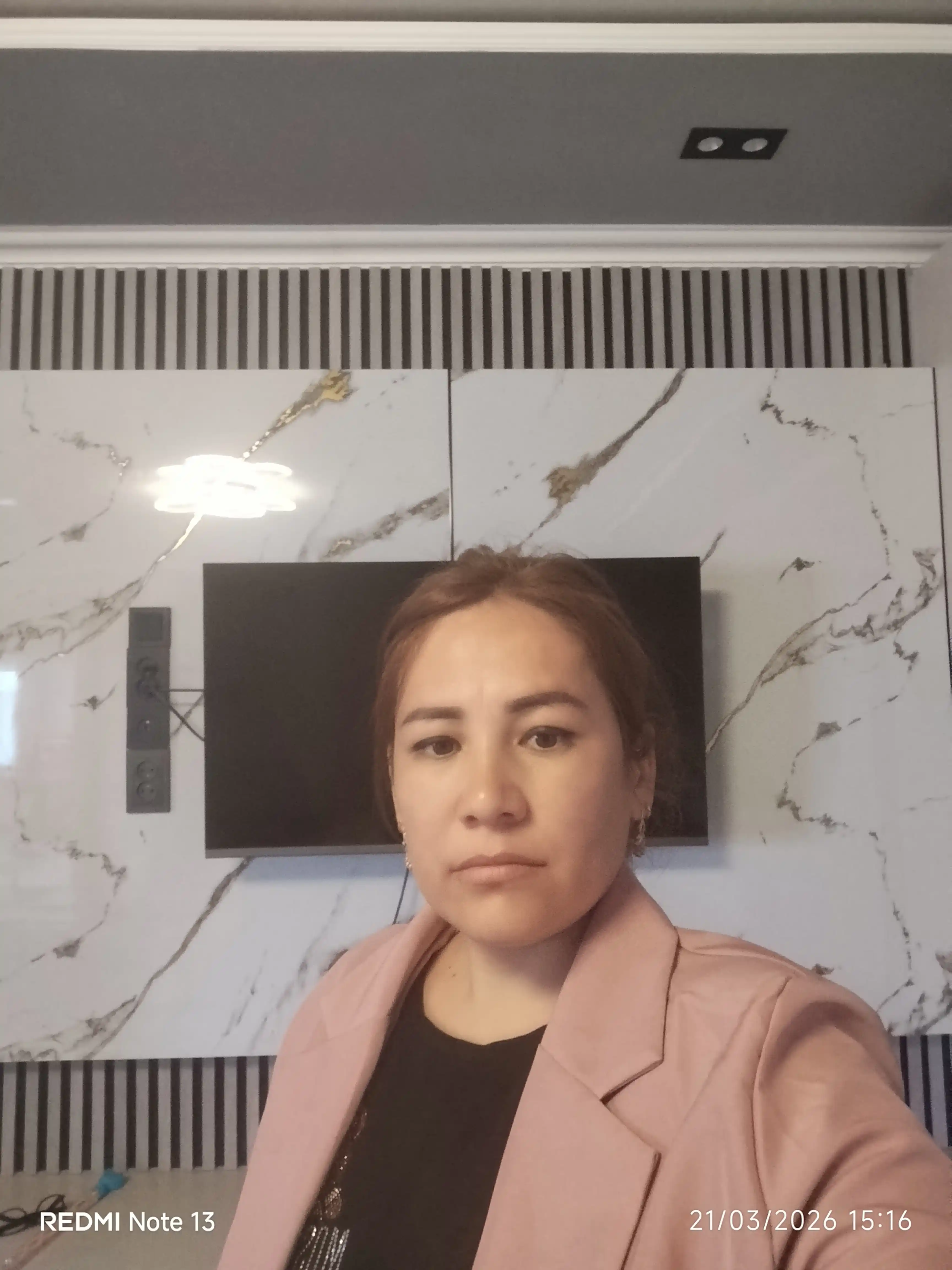 Ayollar pidjagi, klassik, tugmali uzaytirilgan jaket