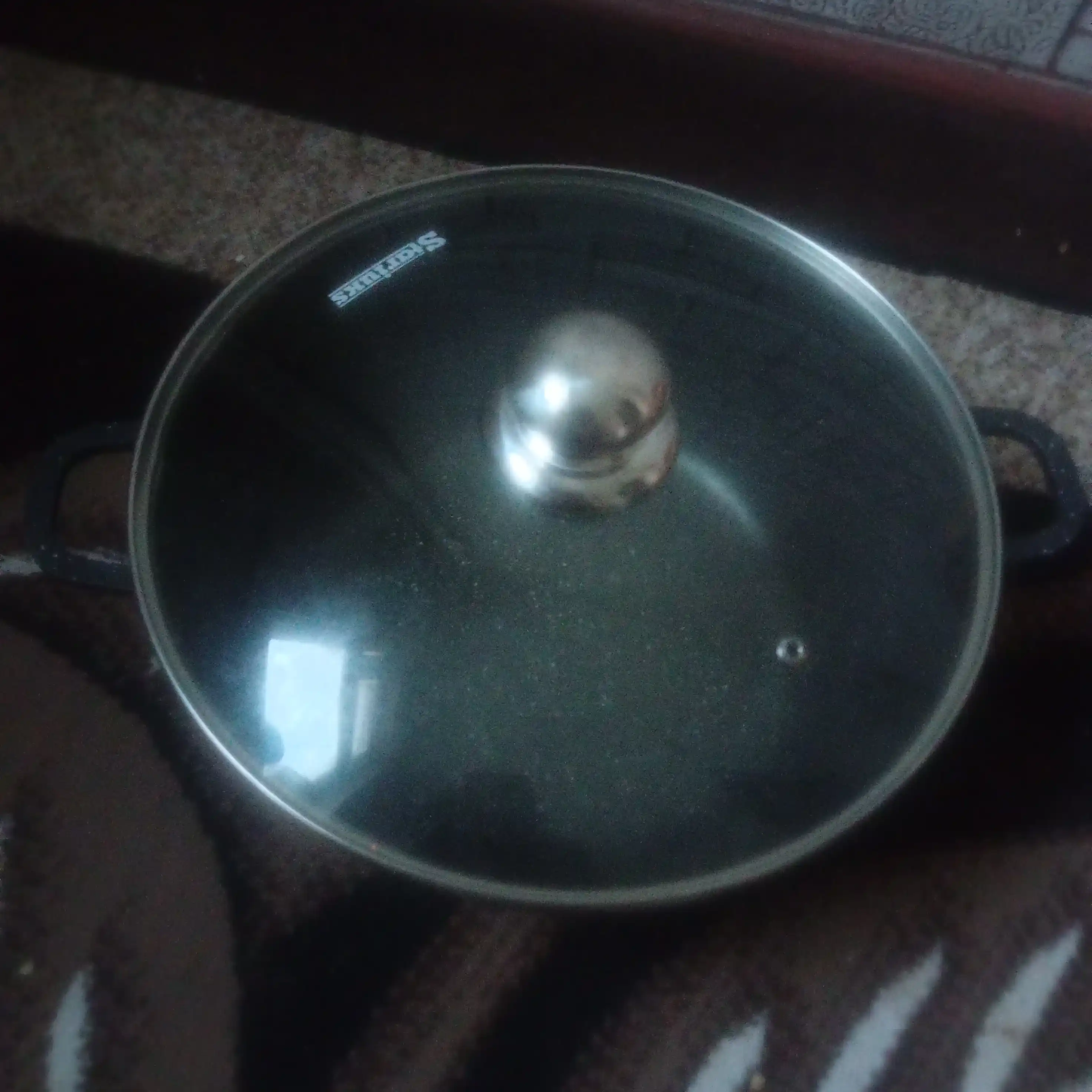 Shisha kastryulya 1,8 litrli sho‘rva qozoni, issiqqa chidamli bo‘tqa va sut uchun cho‘mich