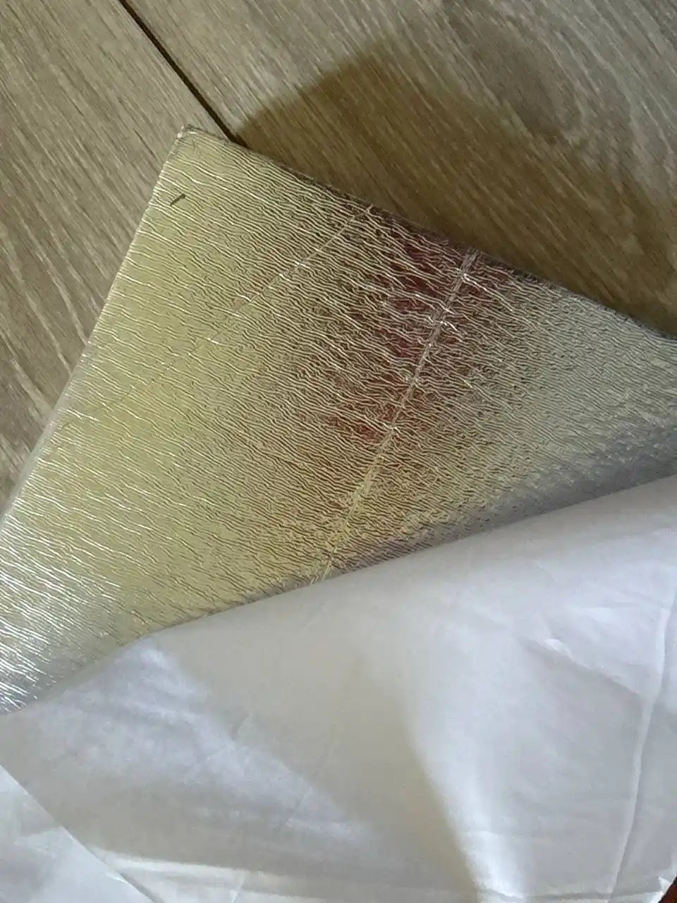 Devor uchun o‘z-o‘zidan yopishadigan 3D oboylar 60×60 sm, relyefli, och rangli