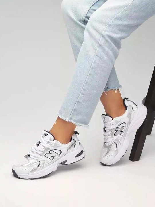 Ayollar uchun krossovkalar NEW Balance 530 - 